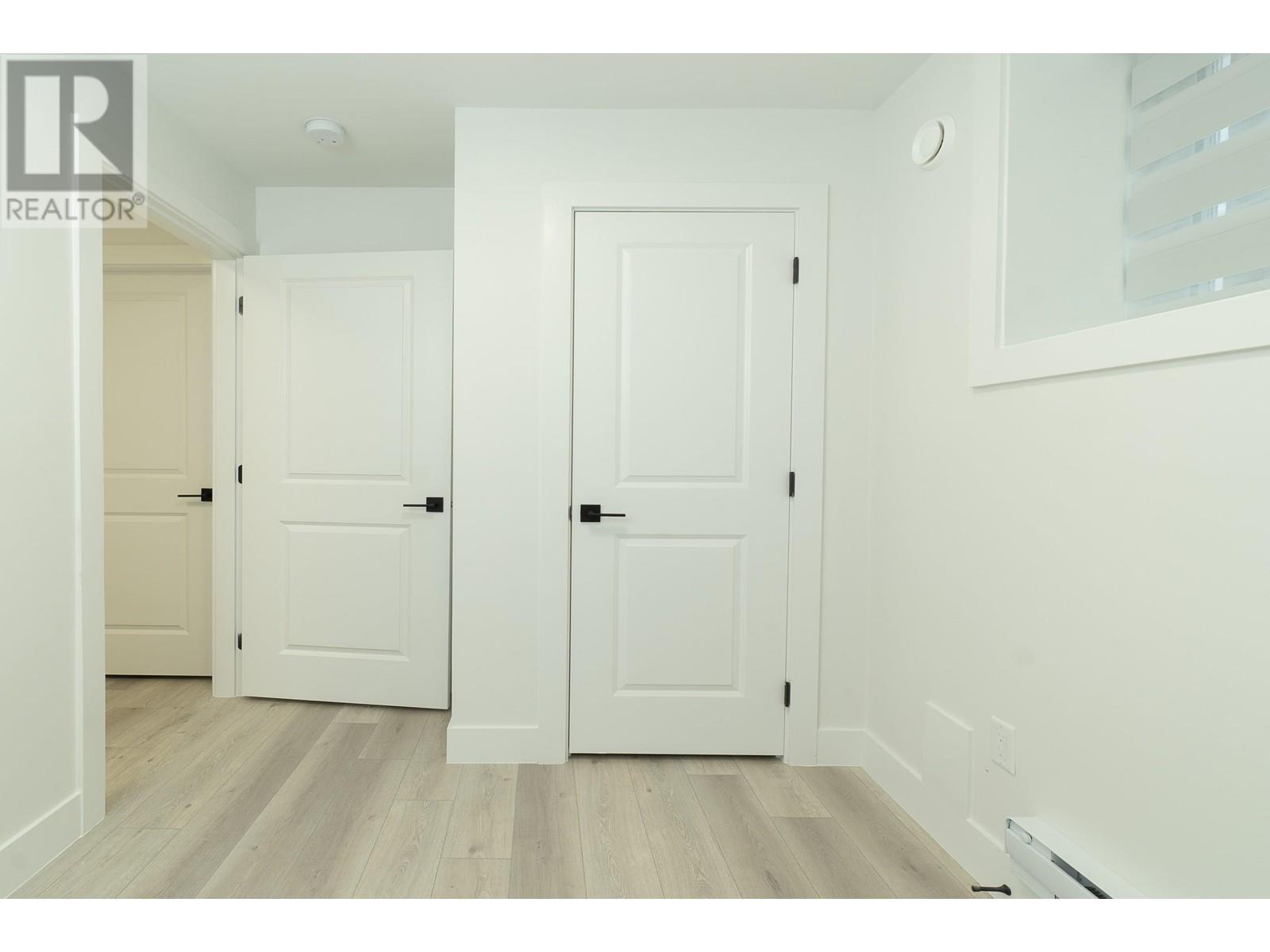 Listing Picture 34 of 38 : 2792 E 49TH AVENUE, Vancouver / 溫哥華 - 魯藝地產 Yvonne Lu Group - MLS Medallion Club Member