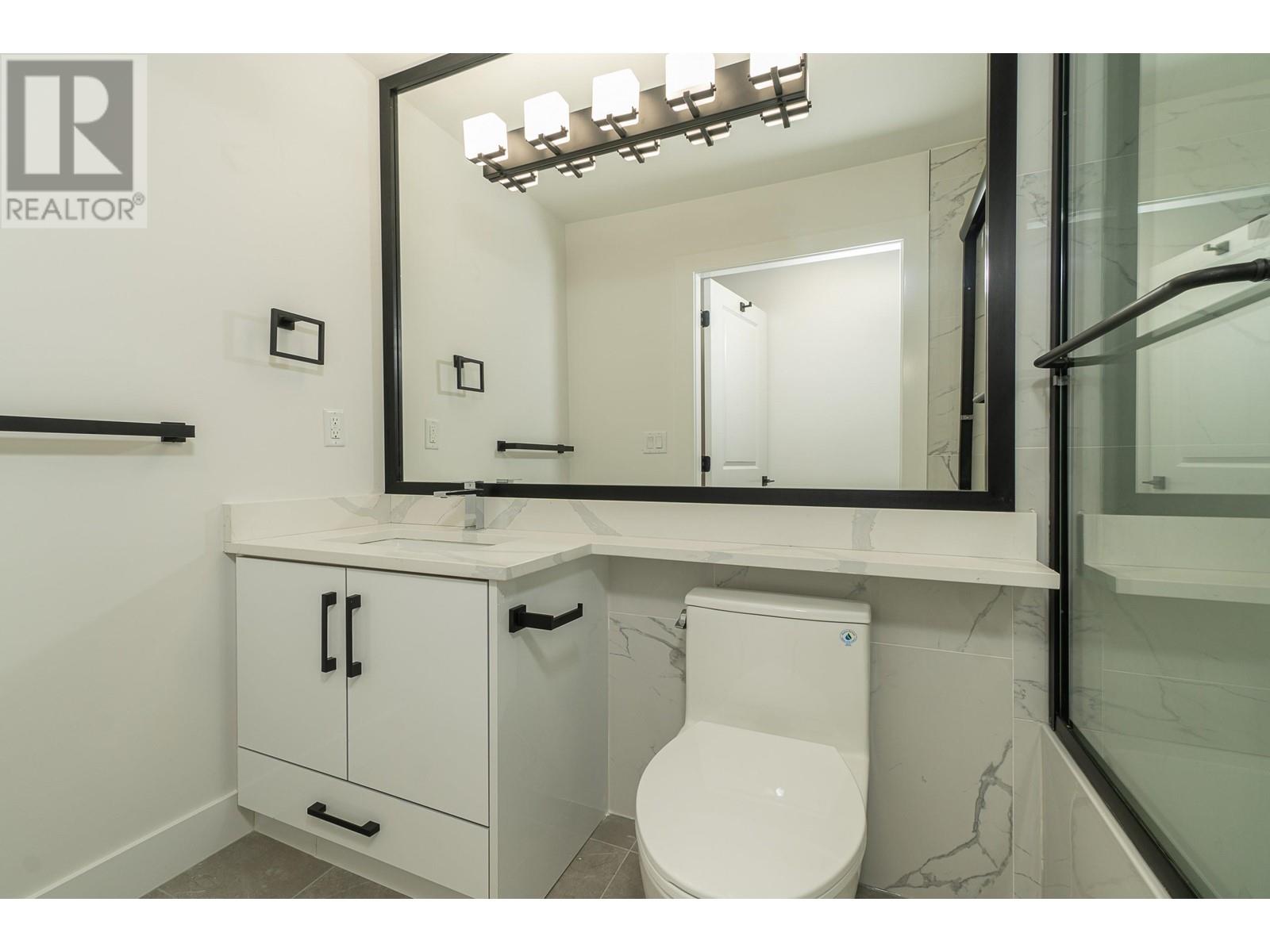 Listing Picture 33 of 38 : 2792 E 49TH AVENUE, Vancouver / 溫哥華 - 魯藝地產 Yvonne Lu Group - MLS Medallion Club Member