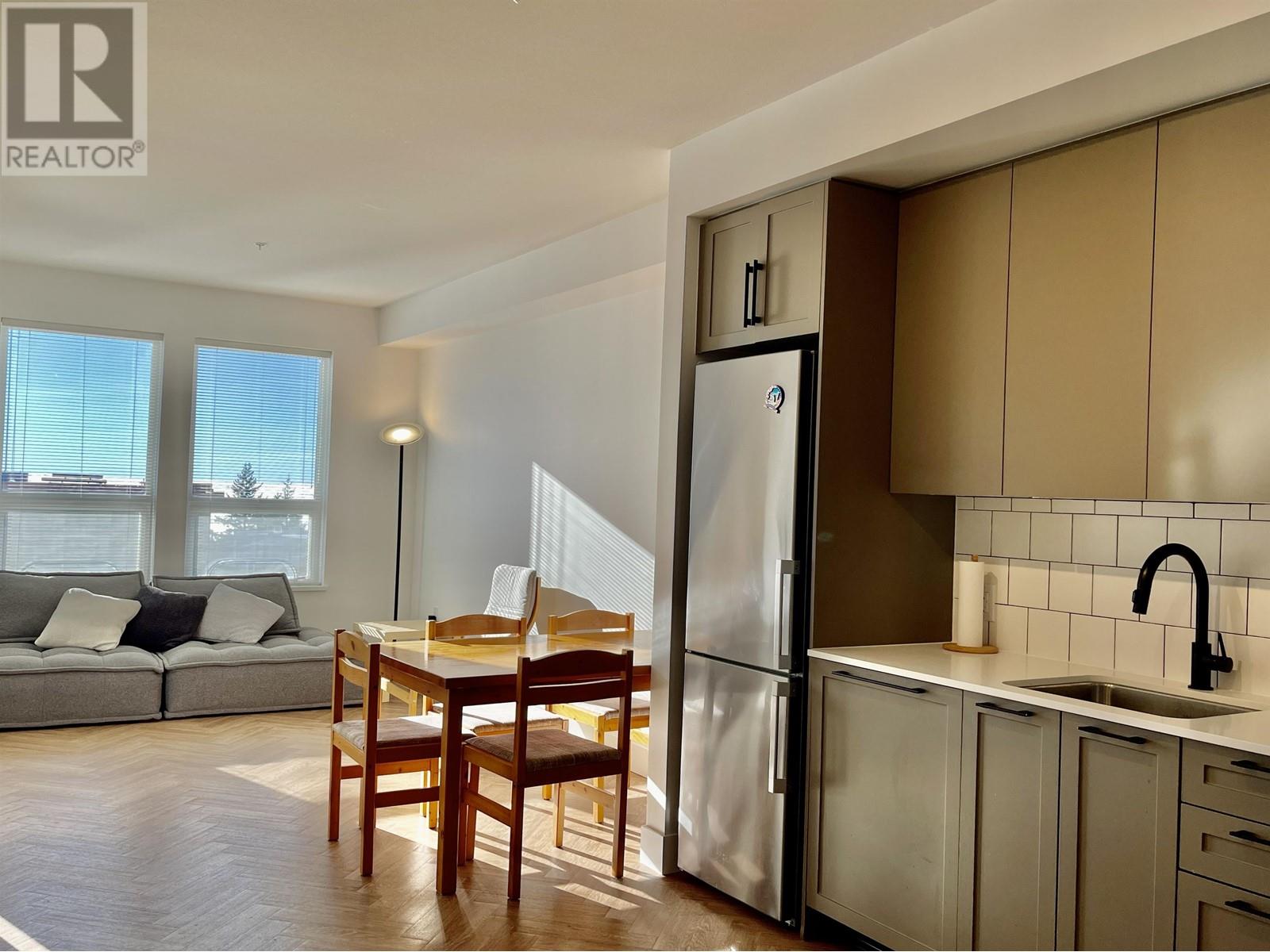 Listing Picture 17 of 22 : 309 9228 SLOPES MEWS, Burnaby / 本拿比 - 魯藝地產 Yvonne Lu Group - MLS Medallion Club Member