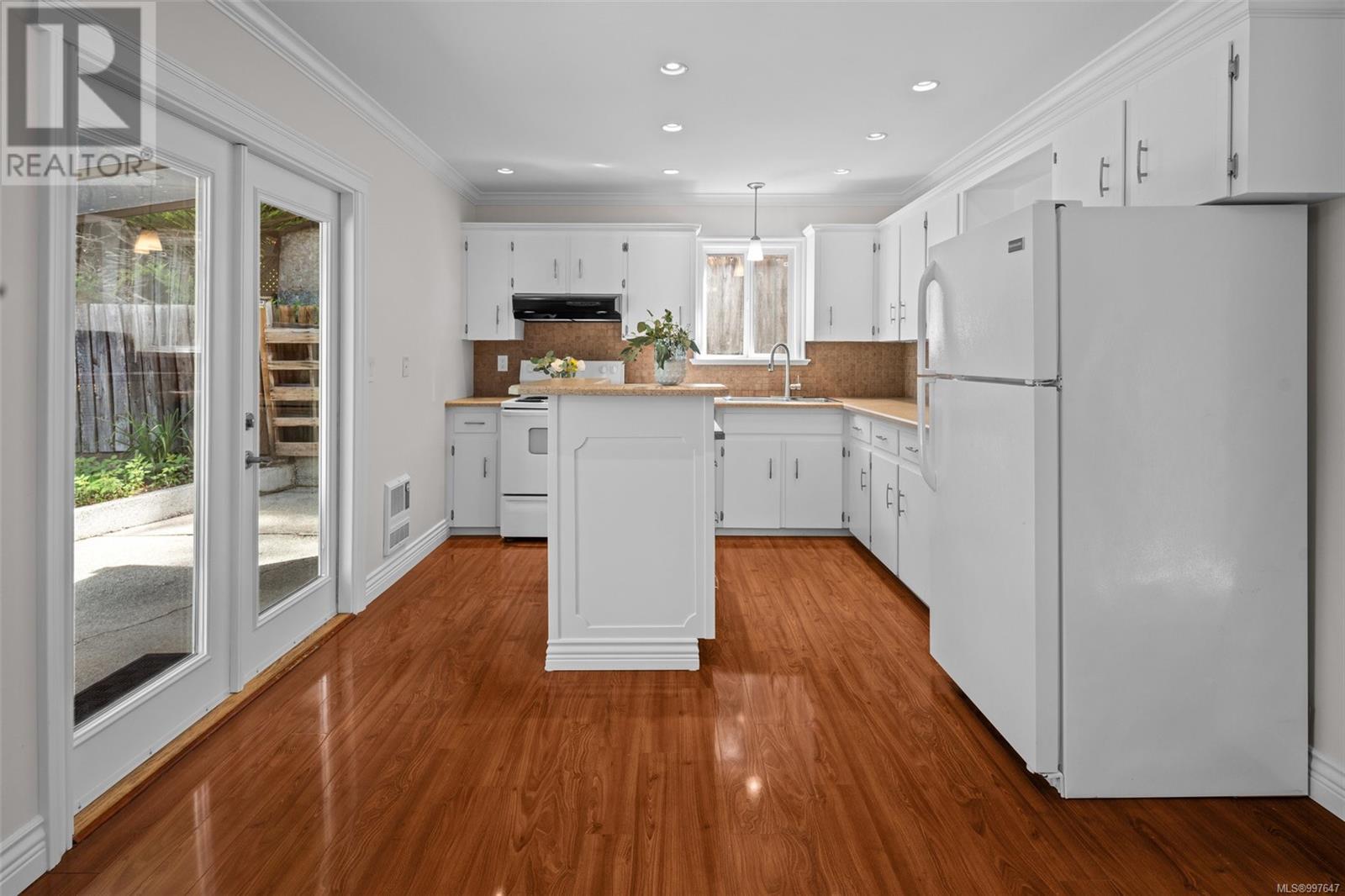 Property at 1078 Marchant Rd image 3
