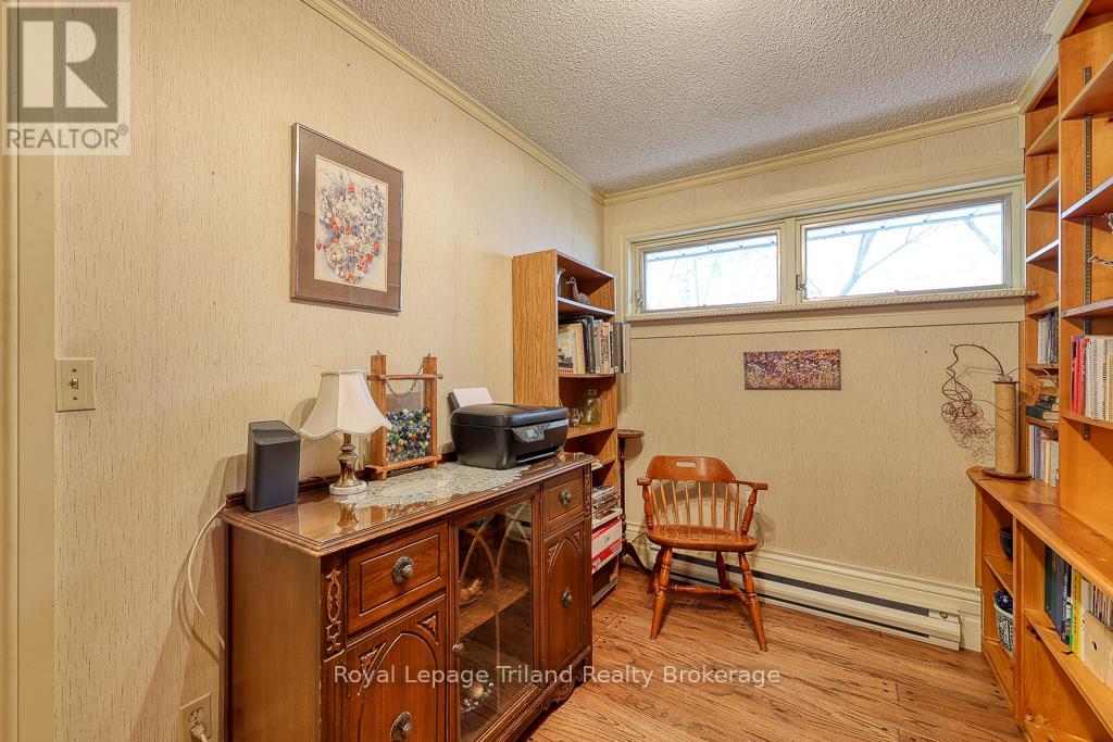 94 Rolph Street, Tillsonburg, Ontario  N4G 3Y4 - Photo 28 - X12146351