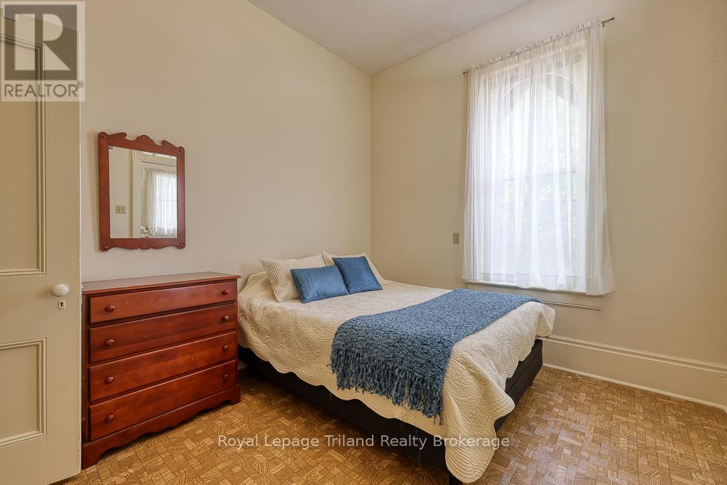 94 Rolph Street, Tillsonburg, Ontario  N4G 3Y4 - Photo 37 - X12146351