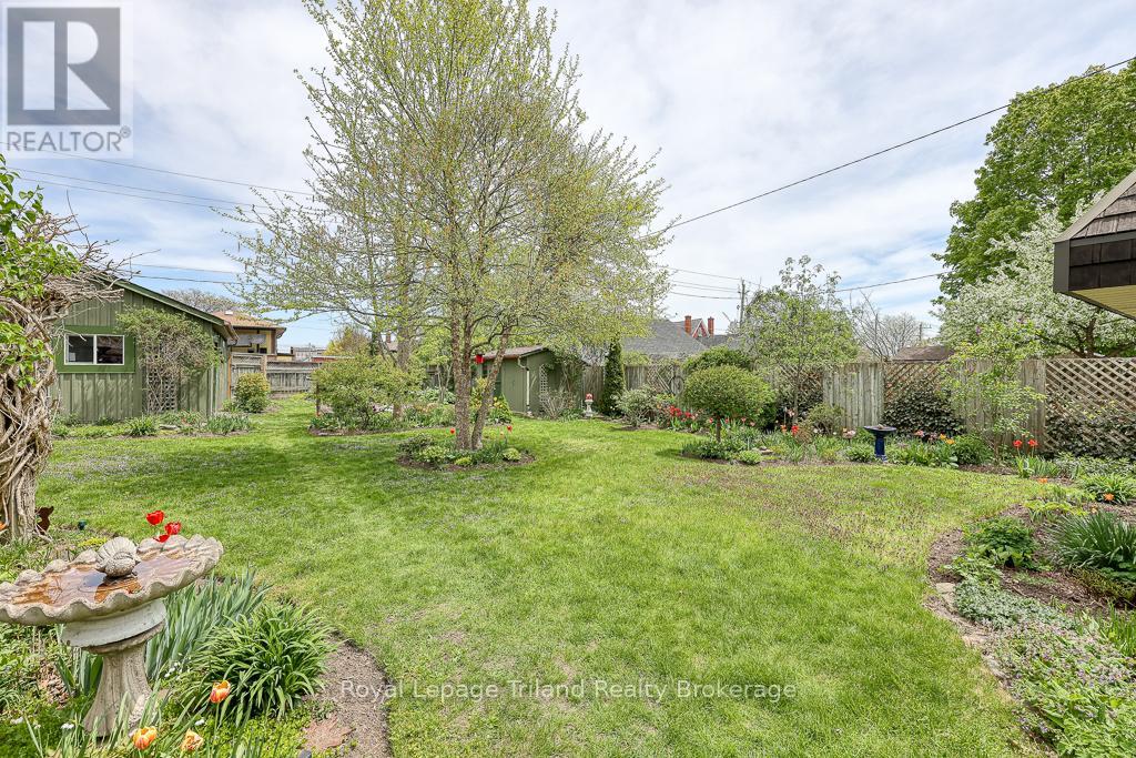 94 Rolph Street, Tillsonburg, Ontario  N4G 3Y4 - Photo 49 - X12146351