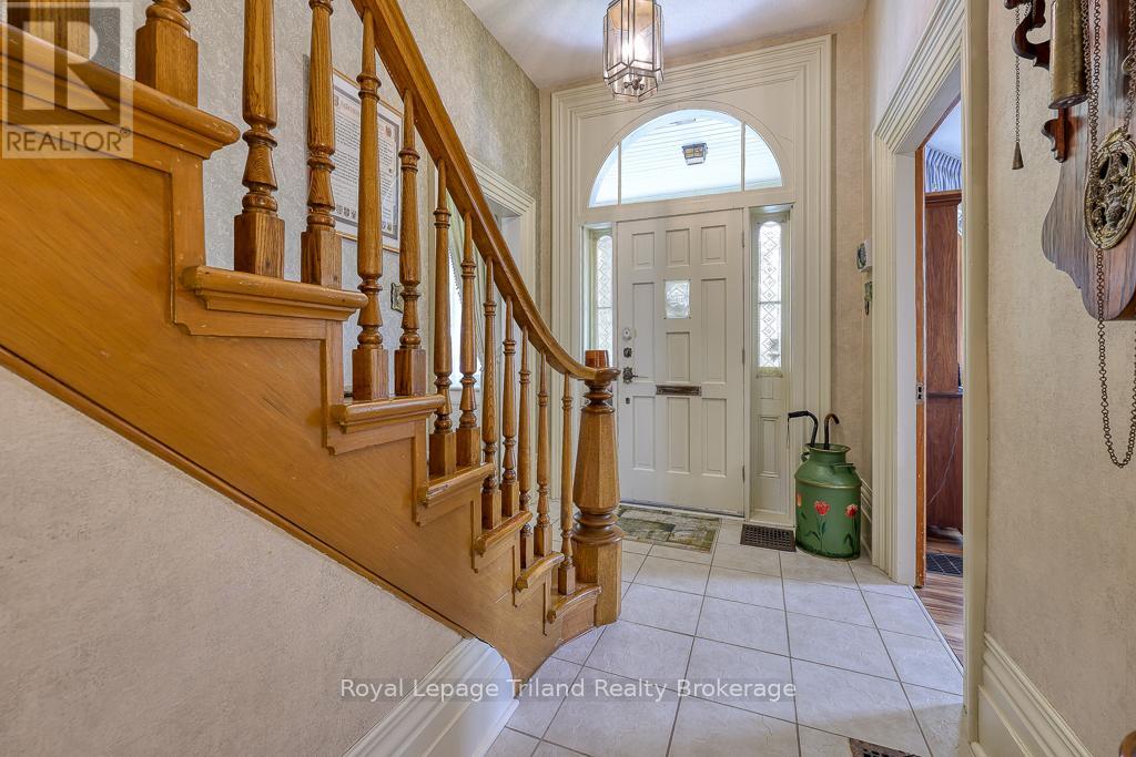 94 Rolph Street, Tillsonburg, Ontario  N4G 3Y4 - Photo 6 - X12146351