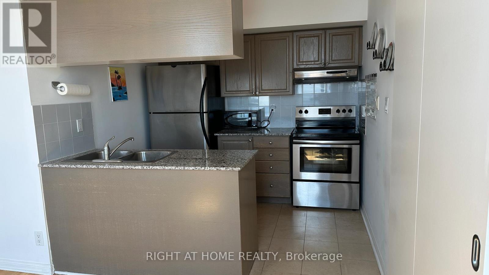 1519 - 230 Queens Quay W, Toronto, Ontario  M5J 2Y7 - Photo 5 - C12146305