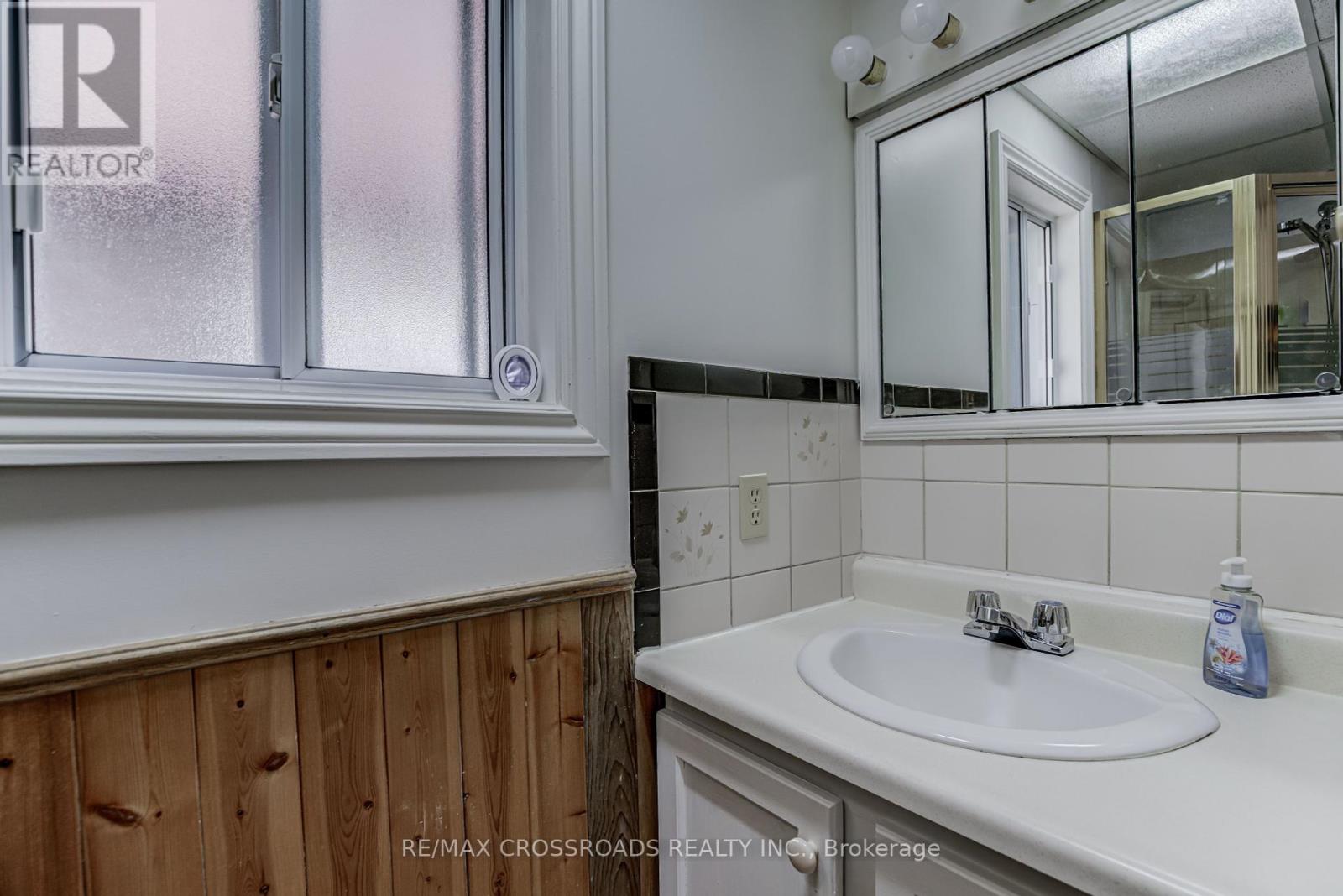 89 Wembley Drive, Toronto (Woodbine Corridor), Ontario  M4L 3C9 - Photo 11 - E12146300