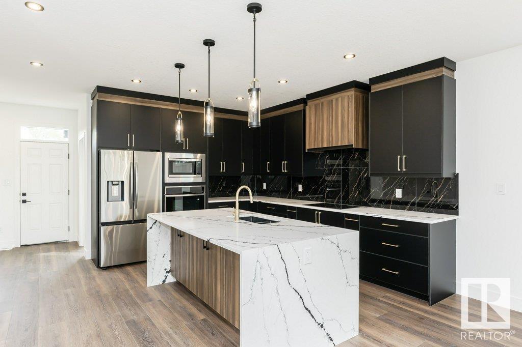 Property at 7607 98 AV NW image 4