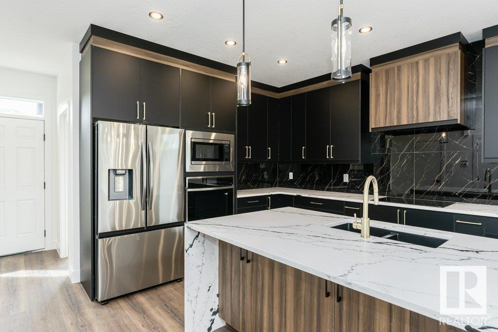Property at 7607 98 AV NW image 5