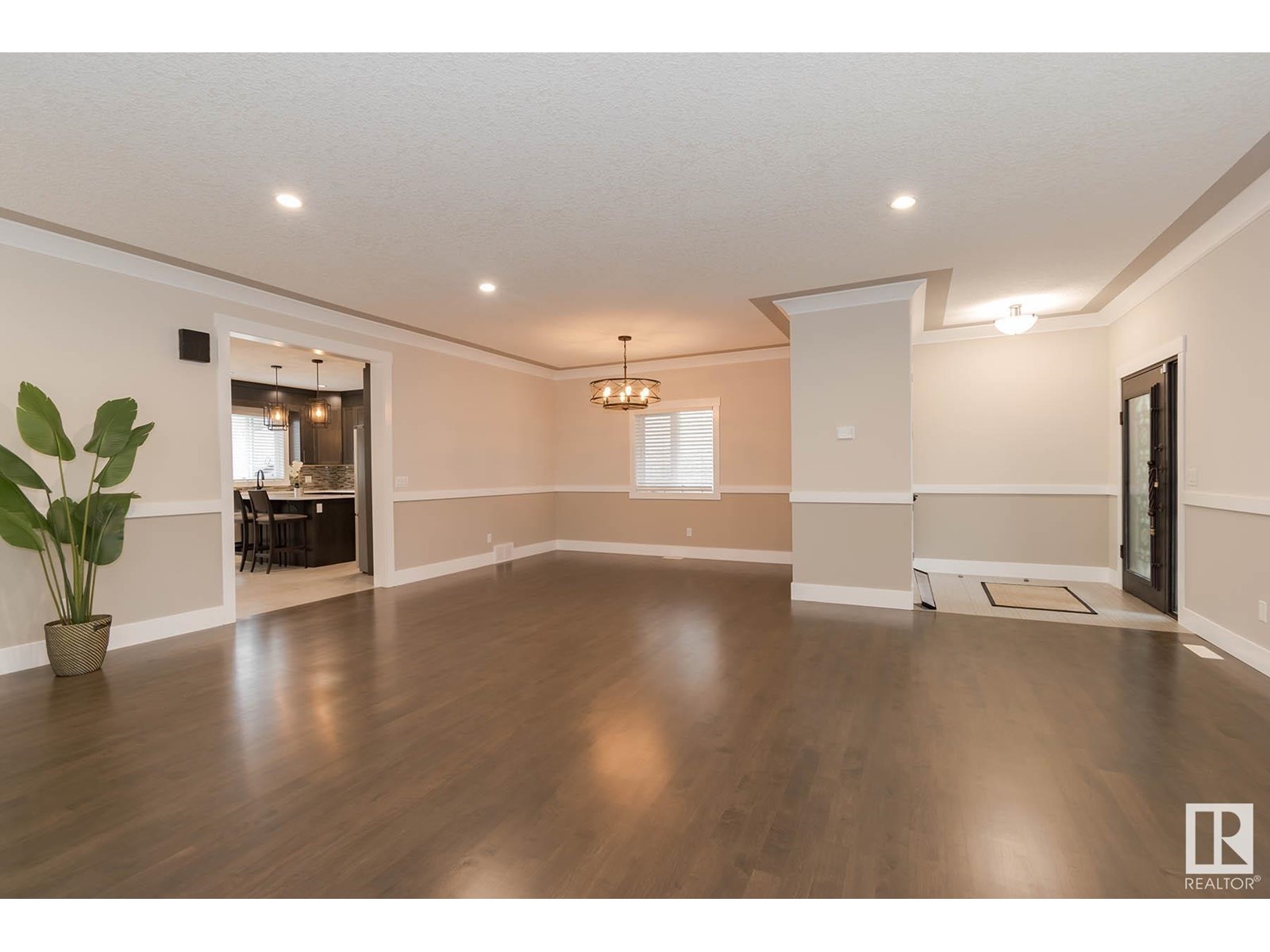 9040 92 St Nw, Edmonton, Alberta  T6C 3R2 - Photo 4 - E4436270