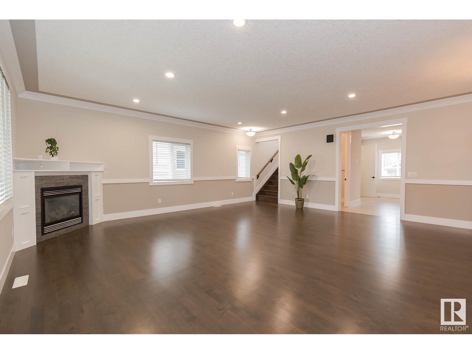 9040 92 St Nw, Edmonton, Alberta  T6C 3R2 - Photo 5 - E4436270