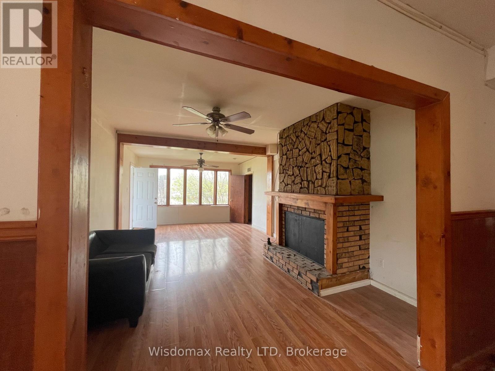 1819 Thompson Road, Fort Erie, Ontario  L2A 5M4 - Photo 4 - X12131736