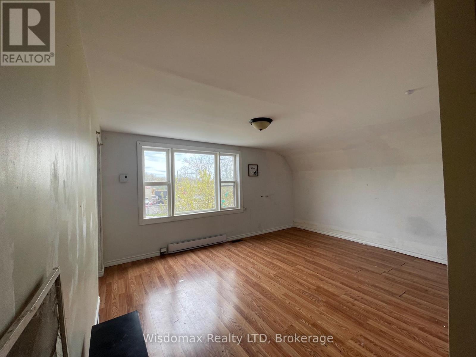 1819 Thompson Road, Fort Erie, Ontario  L2A 5M4 - Photo 10 - X12131736