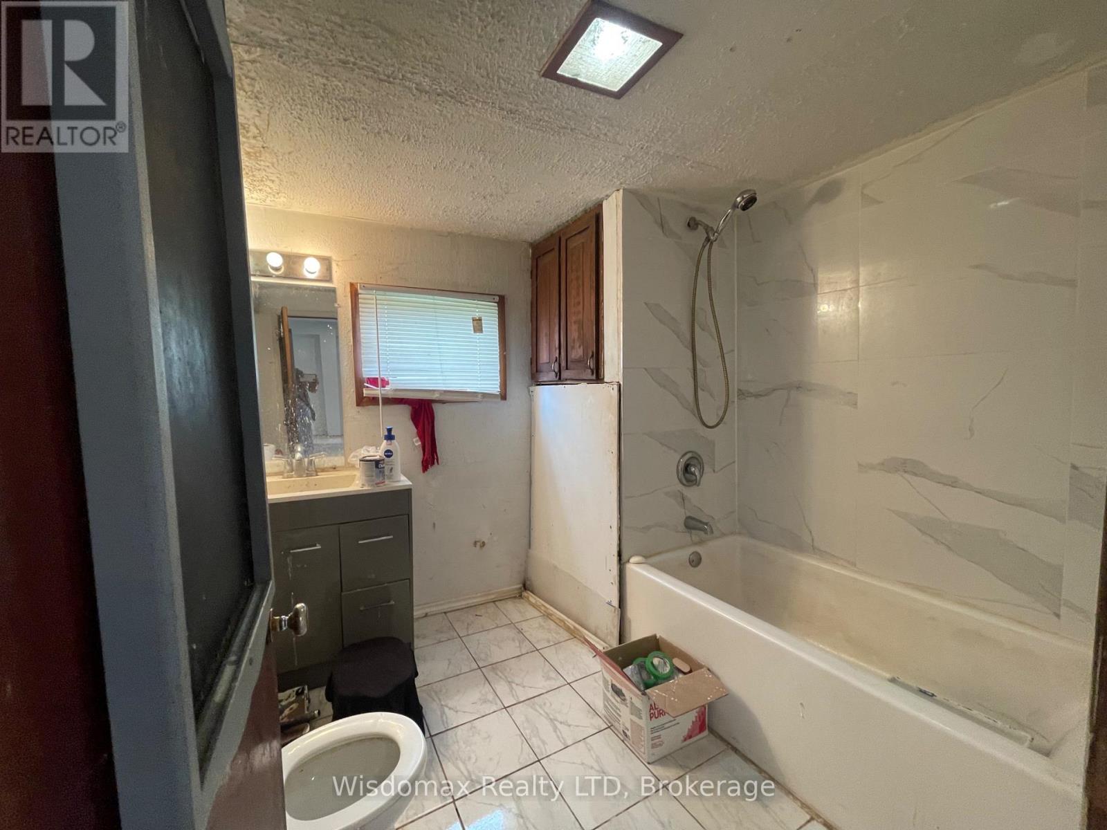 1819 Thompson Road, Fort Erie, Ontario  L2A 5M4 - Photo 7 - X12131736
