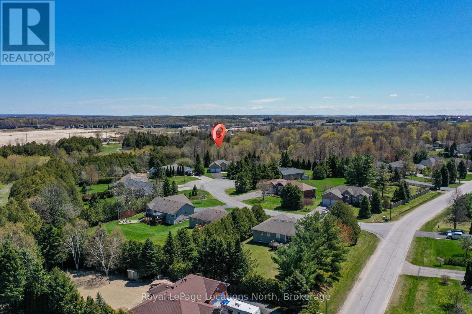 8 Hillier Court, Wasaga Beach, Ontario  L9Z 1J8 - Photo 12 - S12146382