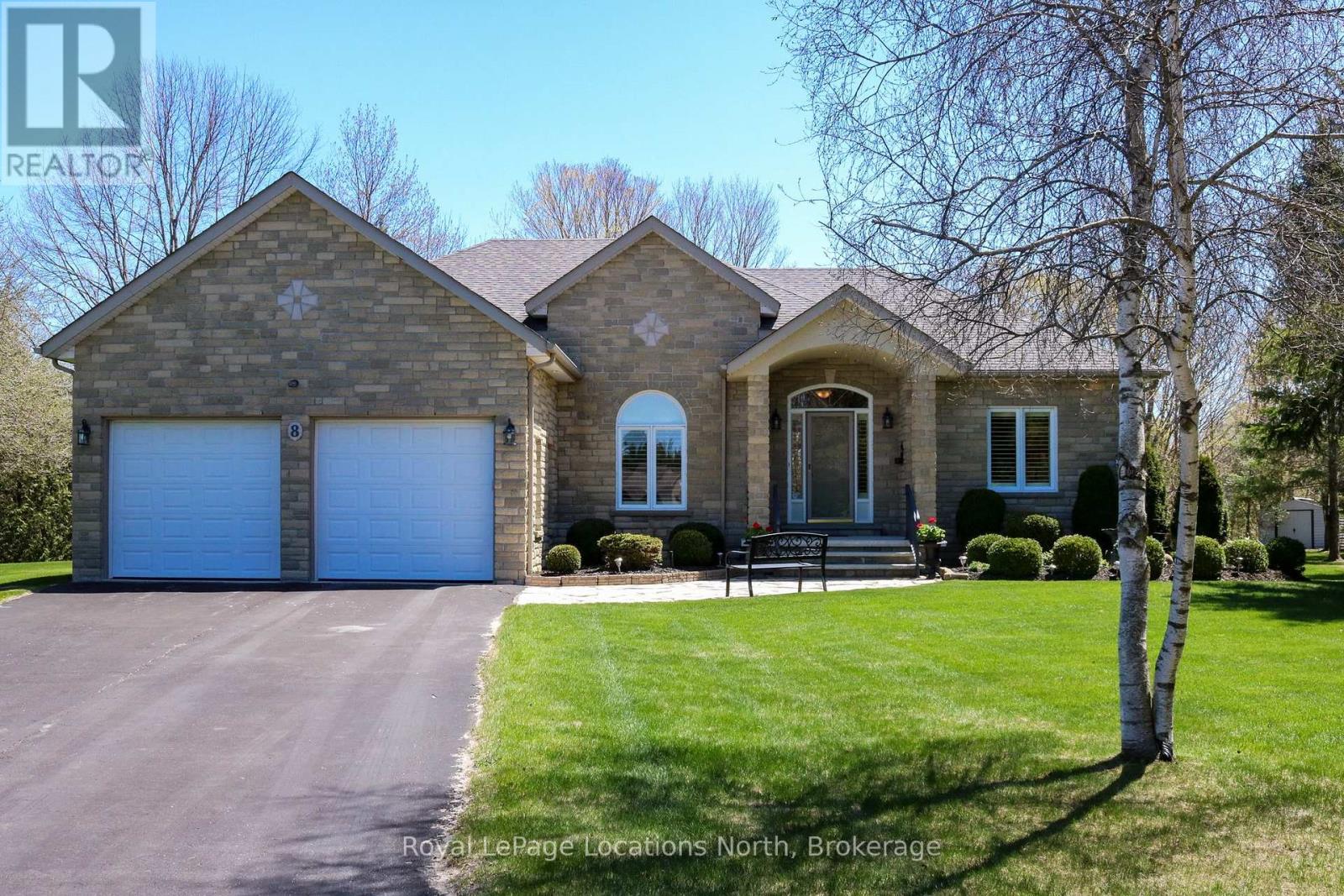 Property at 8 HILLIER COURT image 3