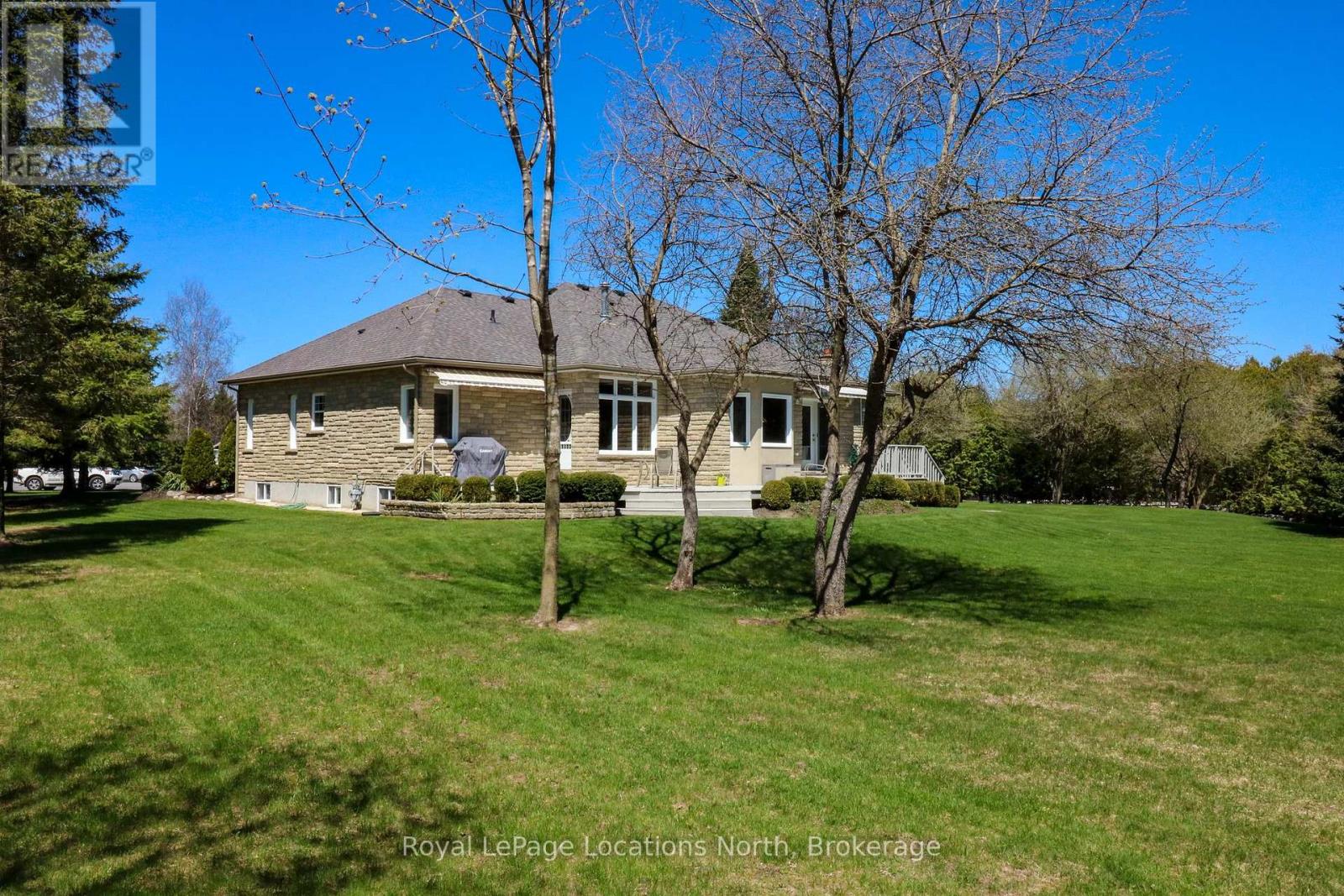 Property at 8 HILLIER COURT image 4