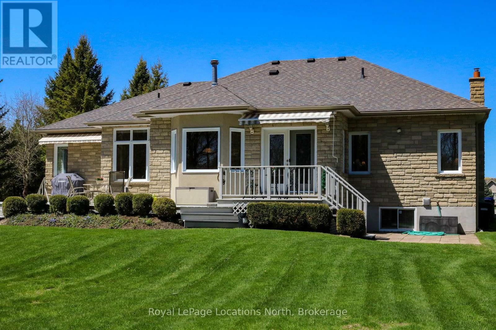 8 Hillier Court, Wasaga Beach, Ontario  L9Z 1J8 - Photo 6 - S12146382