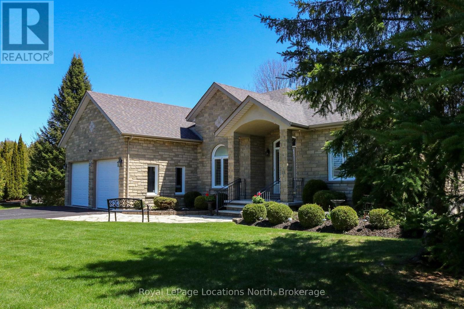8 Hillier Court, Wasaga Beach, Ontario  L9Z 1J8 - Photo 7 - S12146382