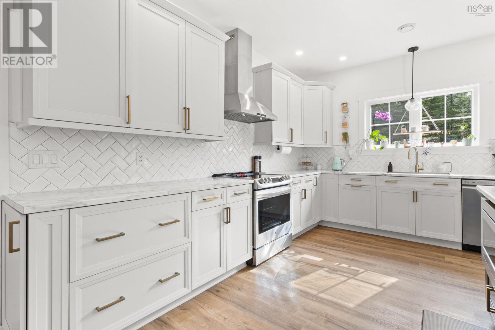 Property at 9279 Peggys Cove Road image 3