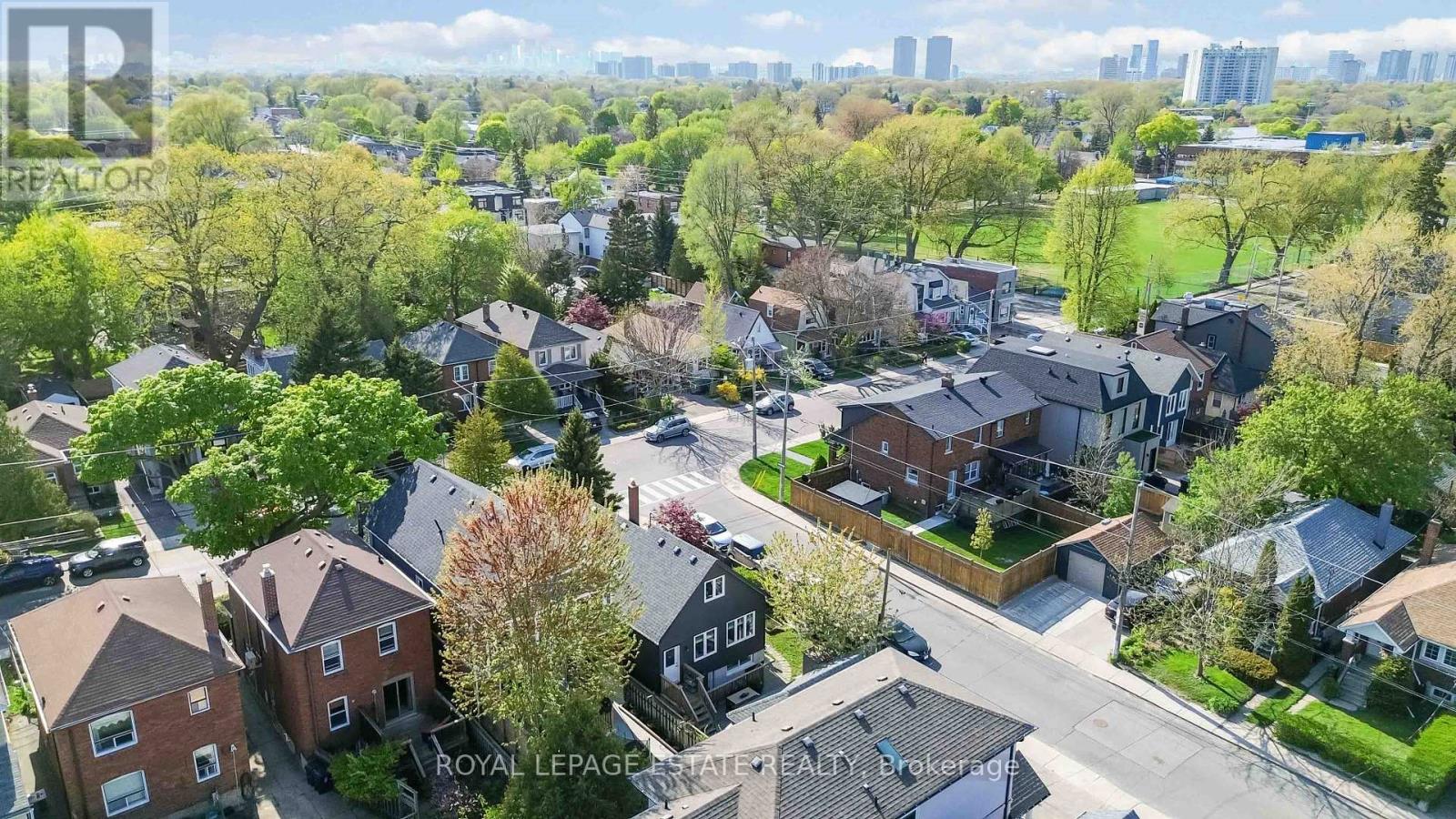 185 Oak Park Avenue, Toronto, Ontario  M4C 4N1 - Photo 41 - E12145124