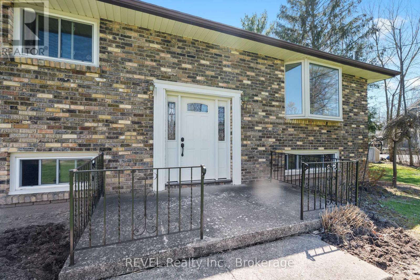 1506 Ott Road, Fort Erie (Mulgrave), Ontario  L0S 1S0 - Photo 5 - X12146342