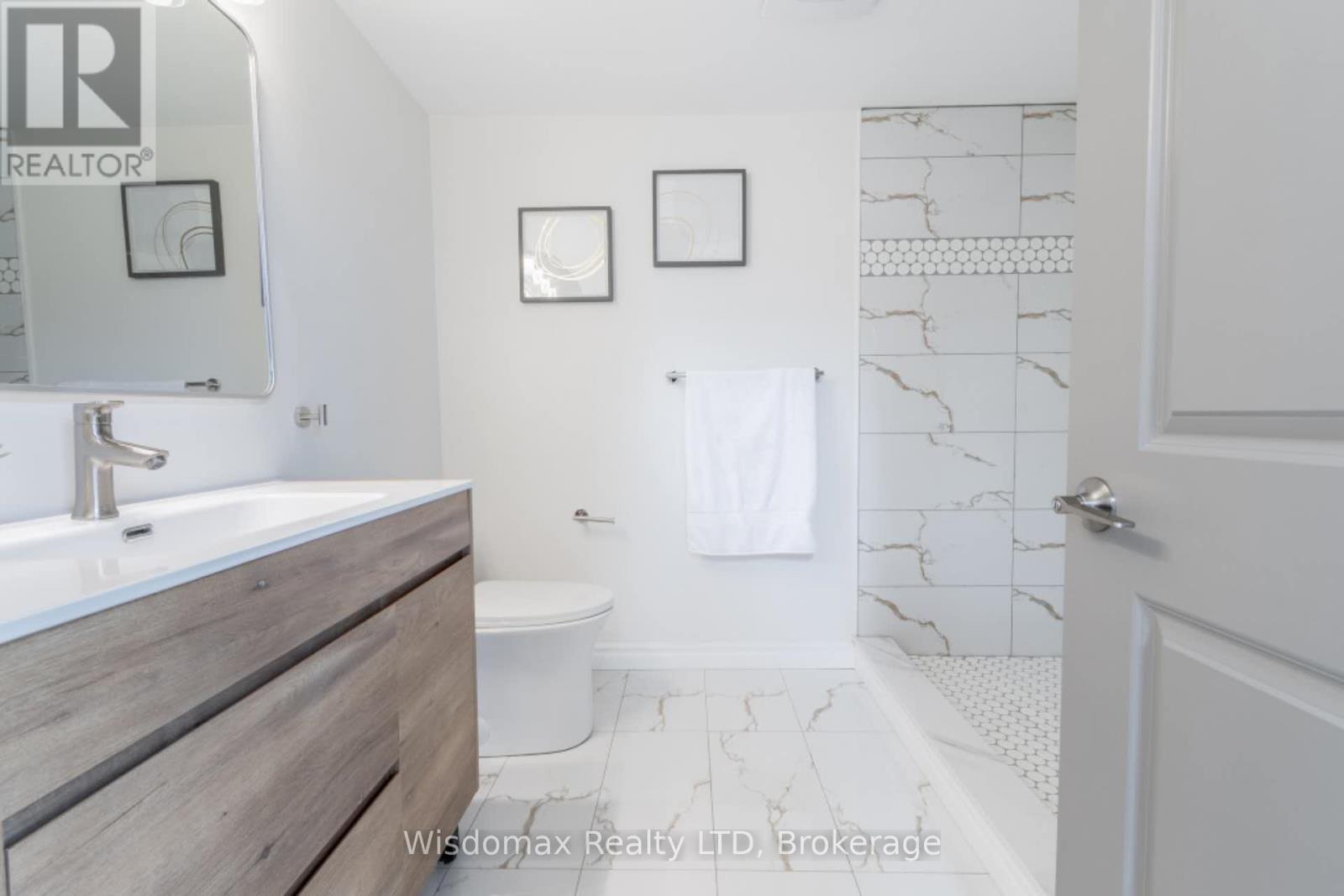 73 Jacobson Avenue, St. Catharines (Glendale/glenridge), Ontario  L2T 3A2 - Photo 9 - X12146357