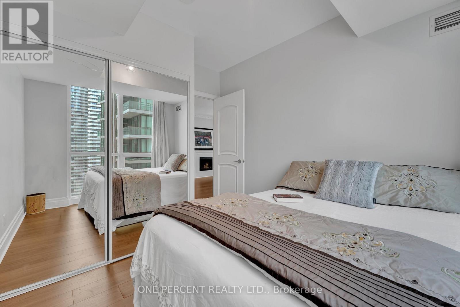 4010 - 16 Harbour Street, Toronto, Ontario  M5J 2Z7 - Photo 29 - C12146323
