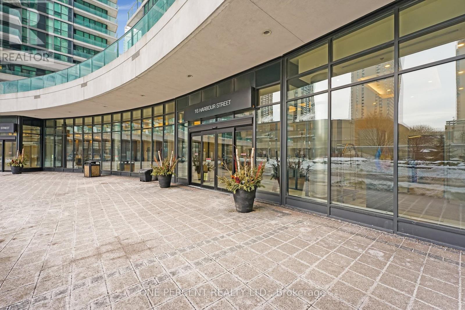 4010 - 16 Harbour Street, Toronto, Ontario  M5J 2Z7 - Photo 3 - C12146323
