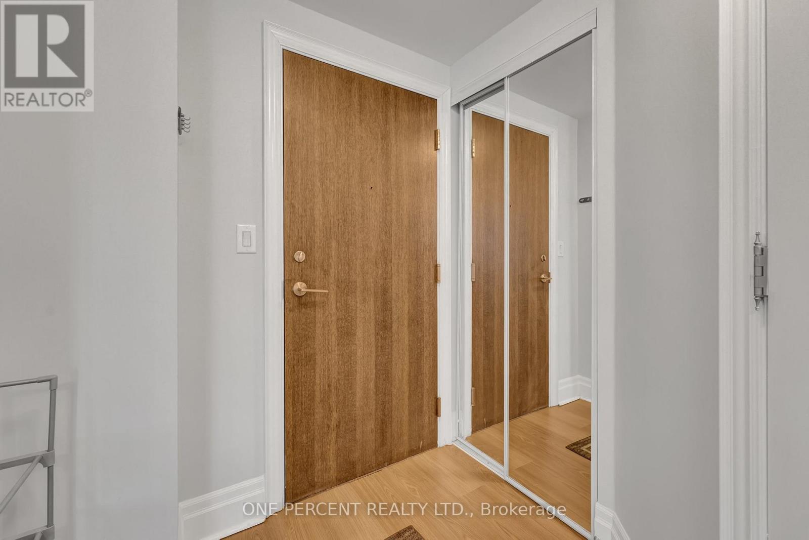 4010 - 16 Harbour Street, Toronto, Ontario  M5J 2Z7 - Photo 4 - C12146323