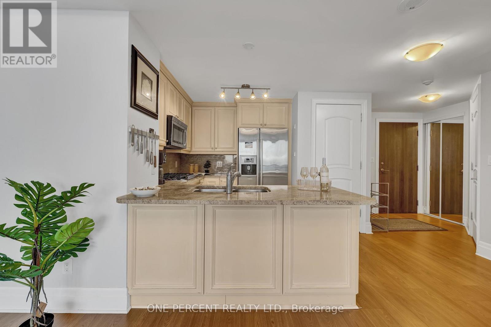4010 - 16 Harbour Street, Toronto, Ontario  M5J 2Z7 - Photo 7 - C12146323