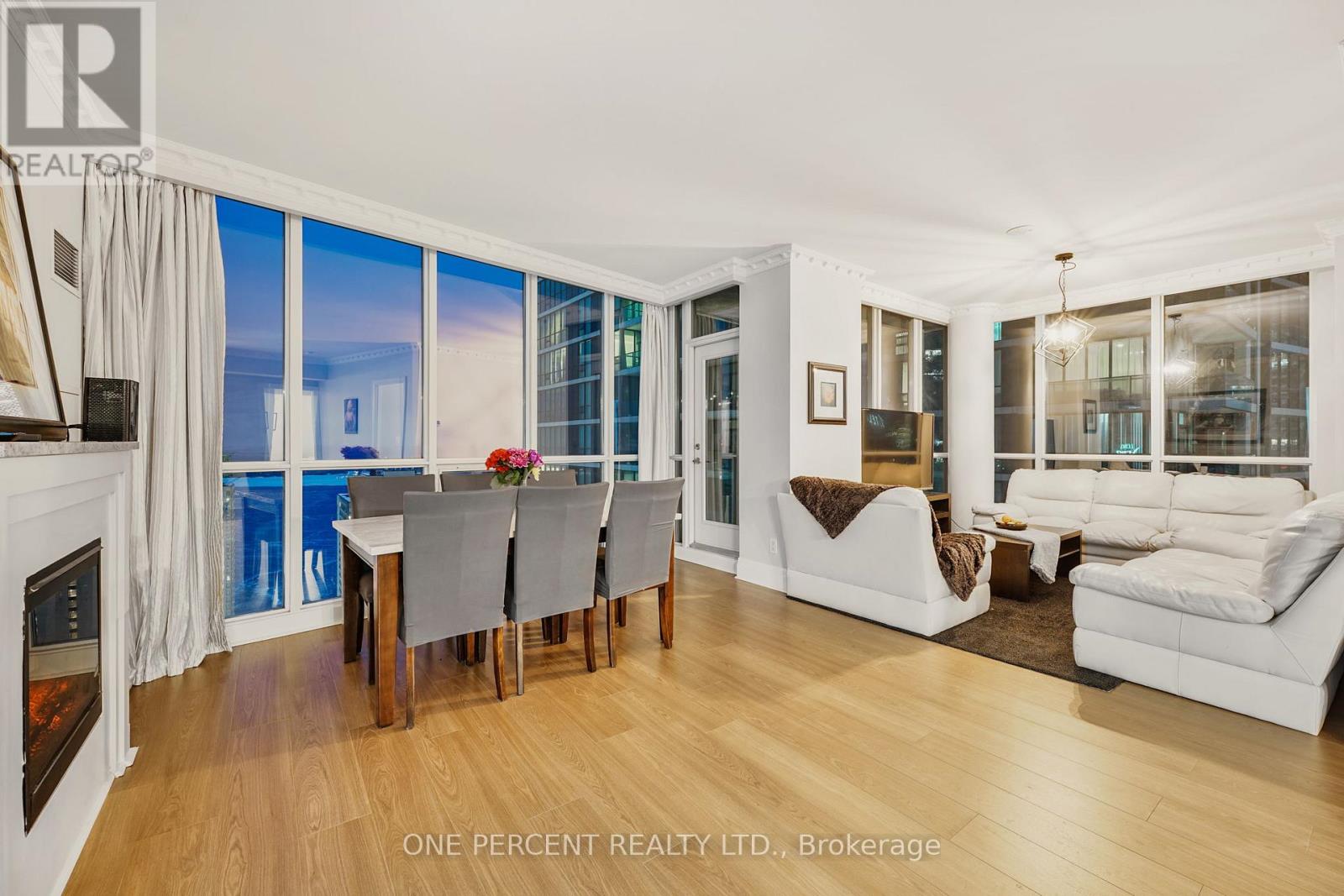 4010 - 16 Harbour Street, Toronto, Ontario  M5J 2Z7 - Photo 9 - C12146323