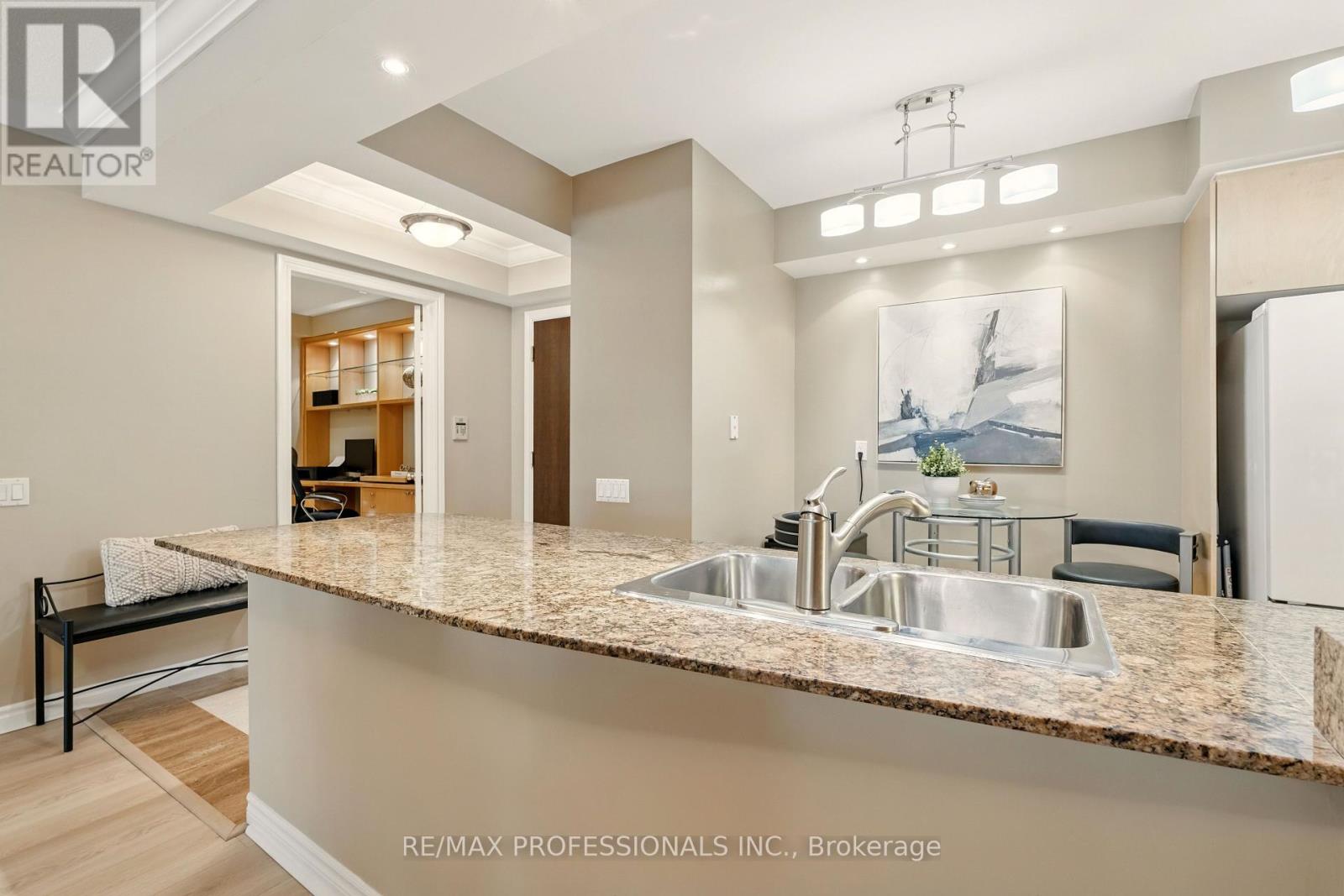 111 - 18 William Carson Crescent, Toronto (St. Andrew-Windfields), Ontario  M2P 2G6 - Photo 16 - C12146336