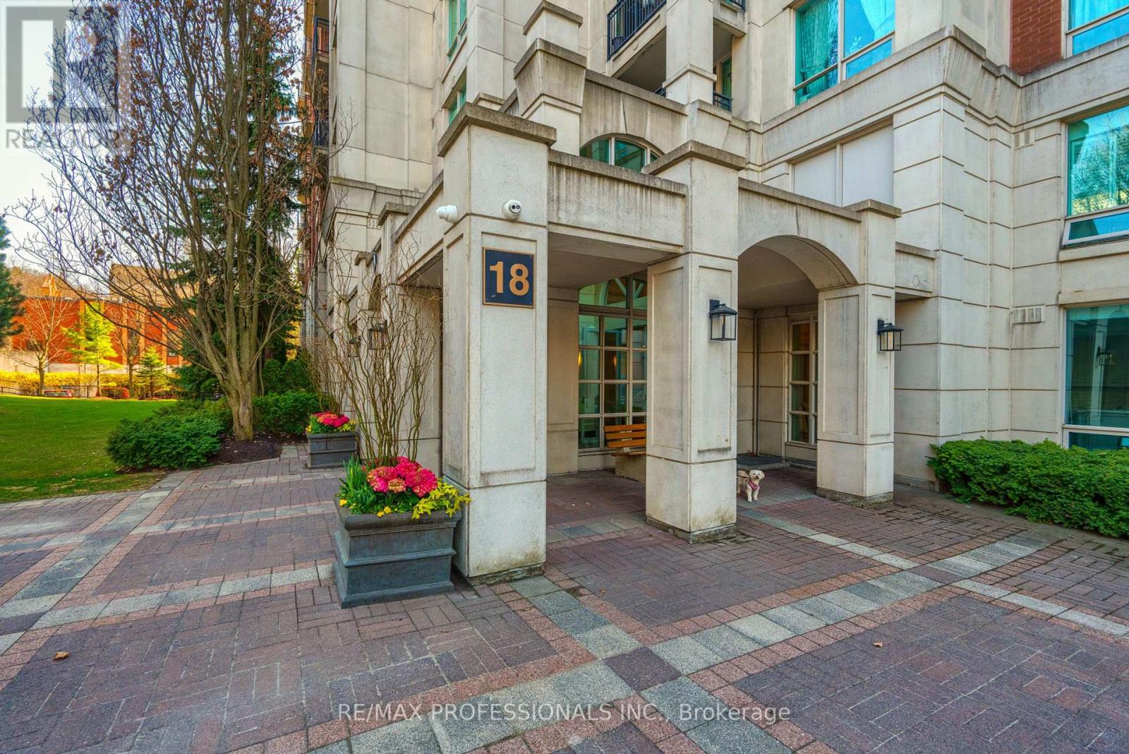 111 - 18 William Carson Crescent, Toronto (St. Andrew-Windfields), Ontario  M2P 2G6 - Photo 2 - C12146336