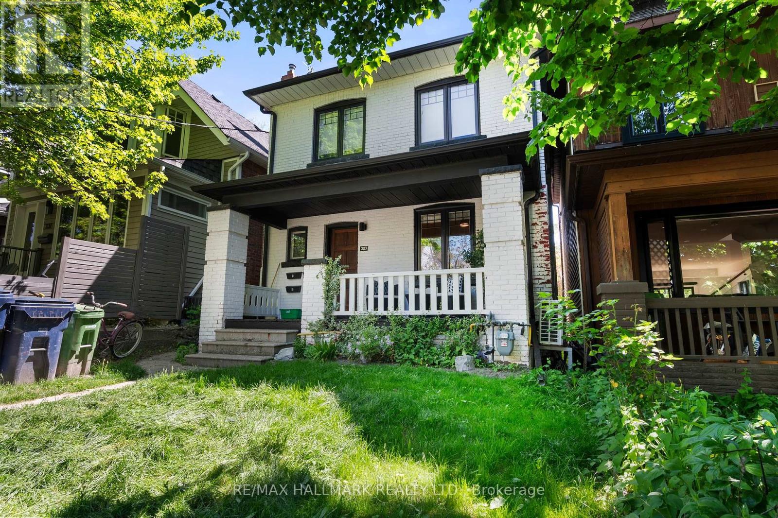 327 KENILWORTH AVENUE, Toronto, Ontario