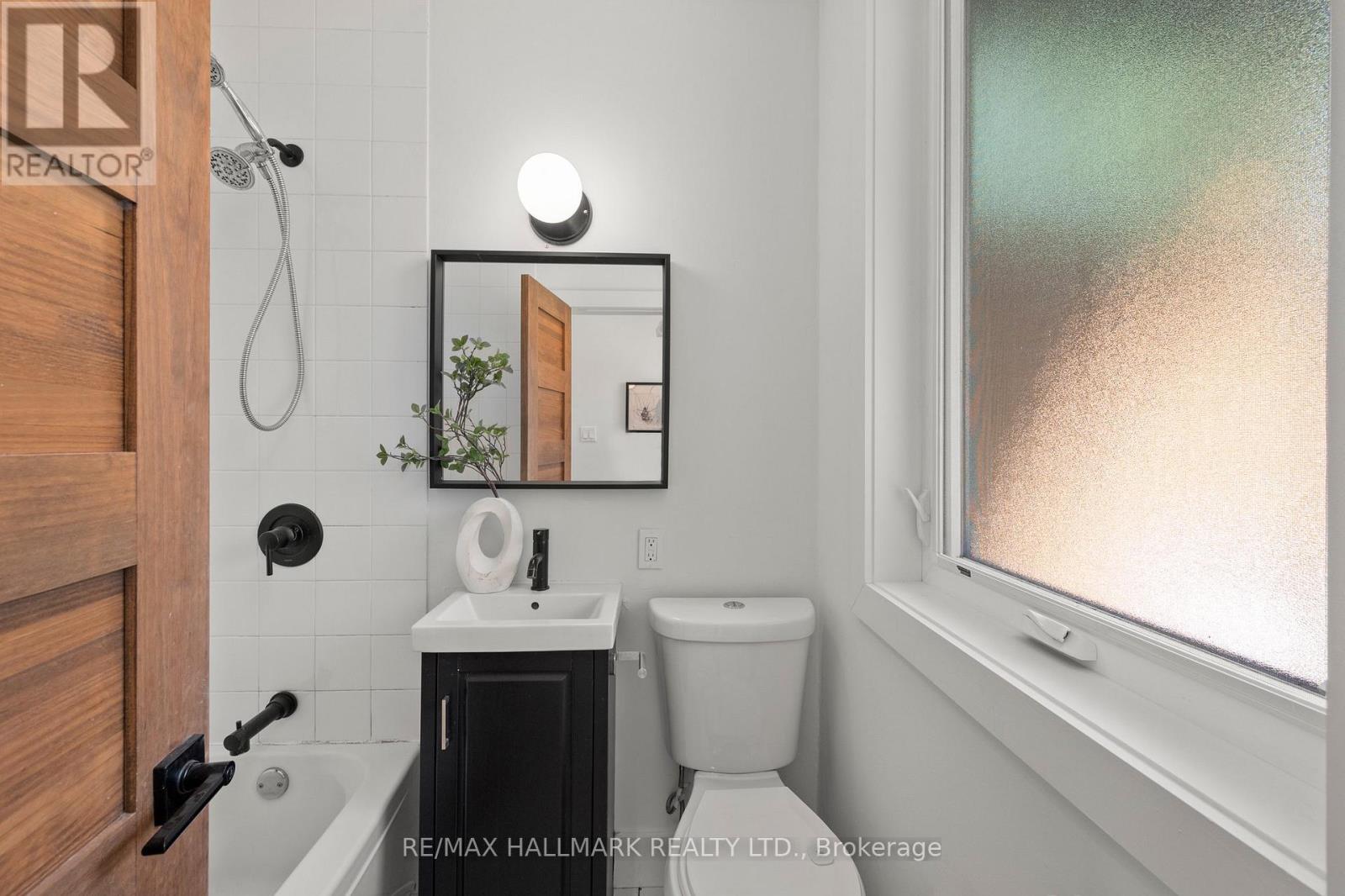 327 Kenilworth Avenue, Toronto (The Beaches), Ontario  M4L 3S9 - Photo 16 - E12146376