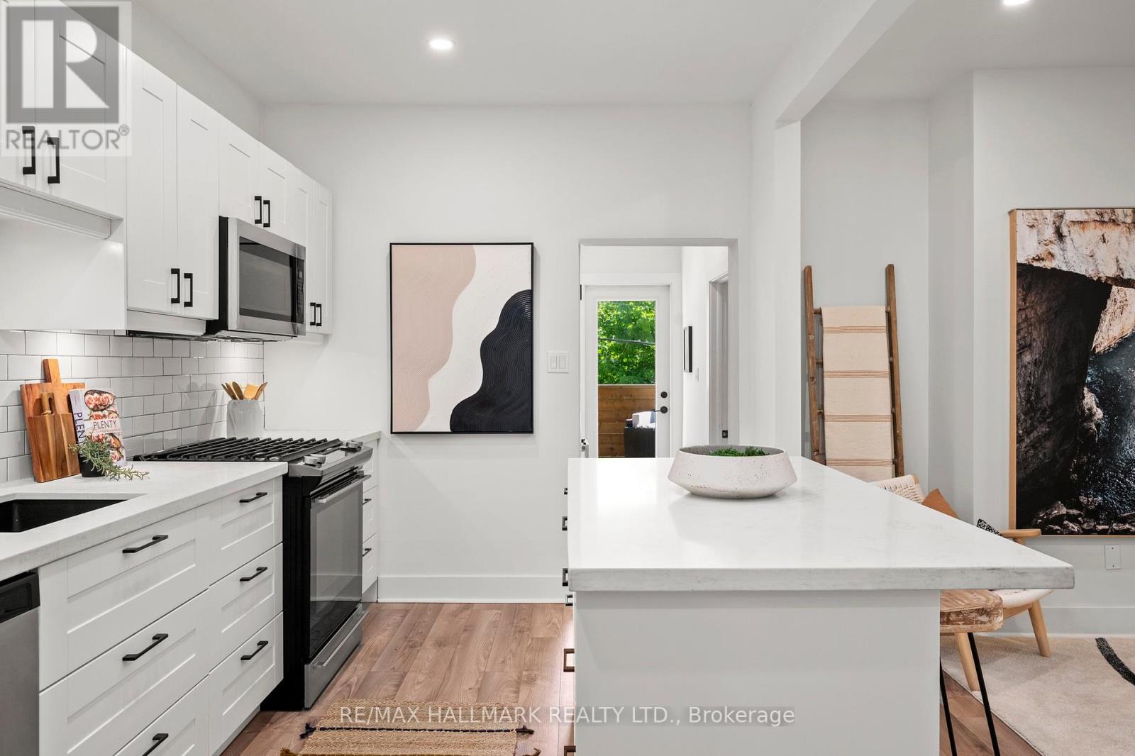327 Kenilworth Avenue, Toronto (The Beaches), Ontario  M4L 3S9 - Photo 2 - E12146376