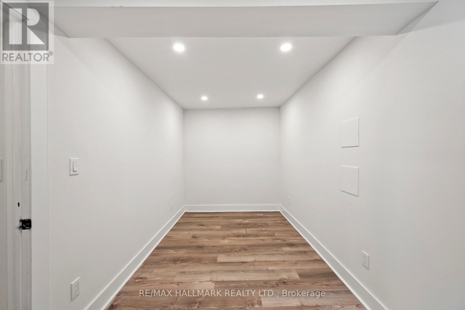 327 Kenilworth Avenue, Toronto, Ontario  M4L 3S9 - Photo 24 - E12146376