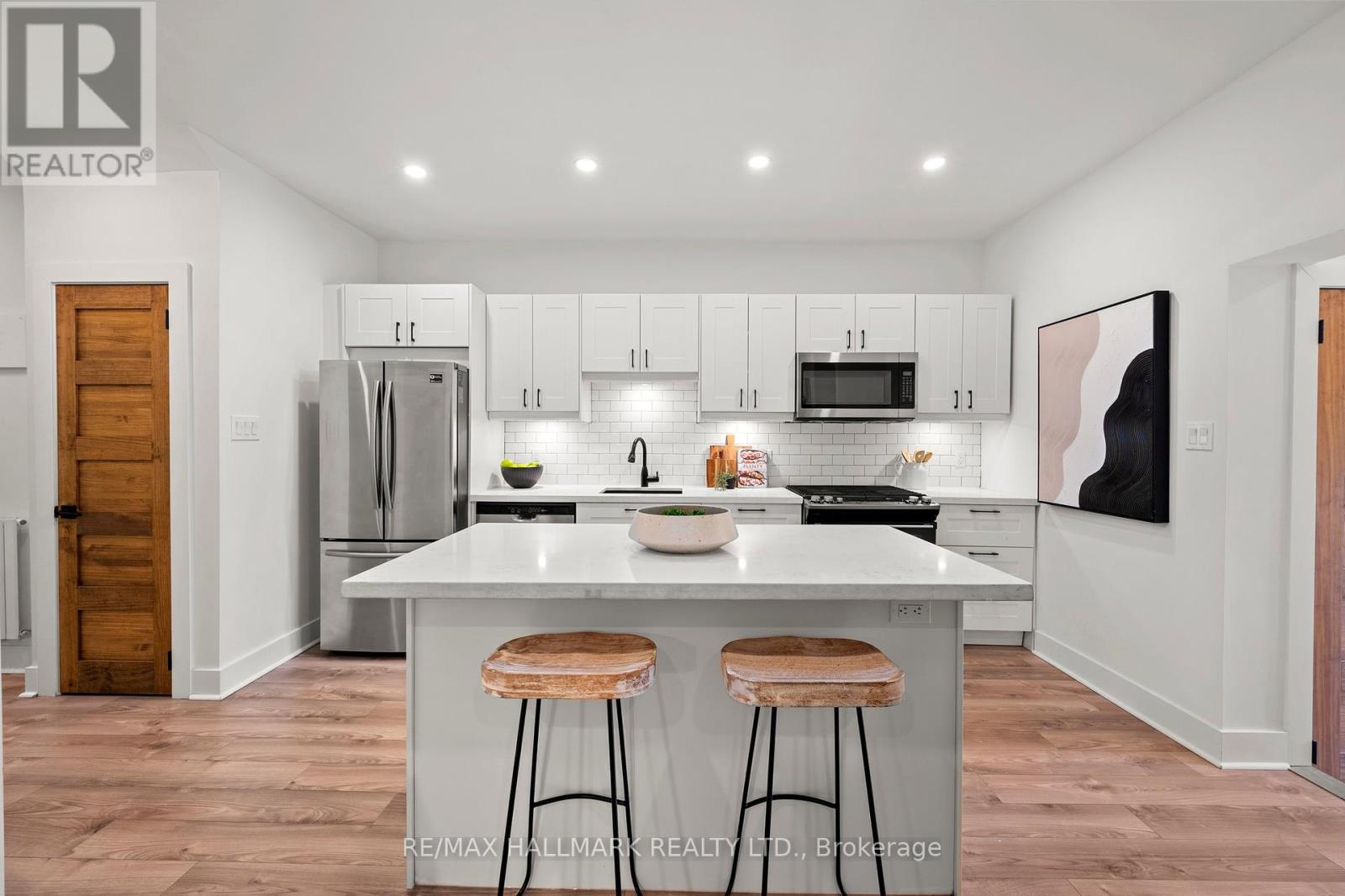 327 Kenilworth Avenue, Toronto (The Beaches), Ontario  M4L 3S9 - Photo 3 - E12146376