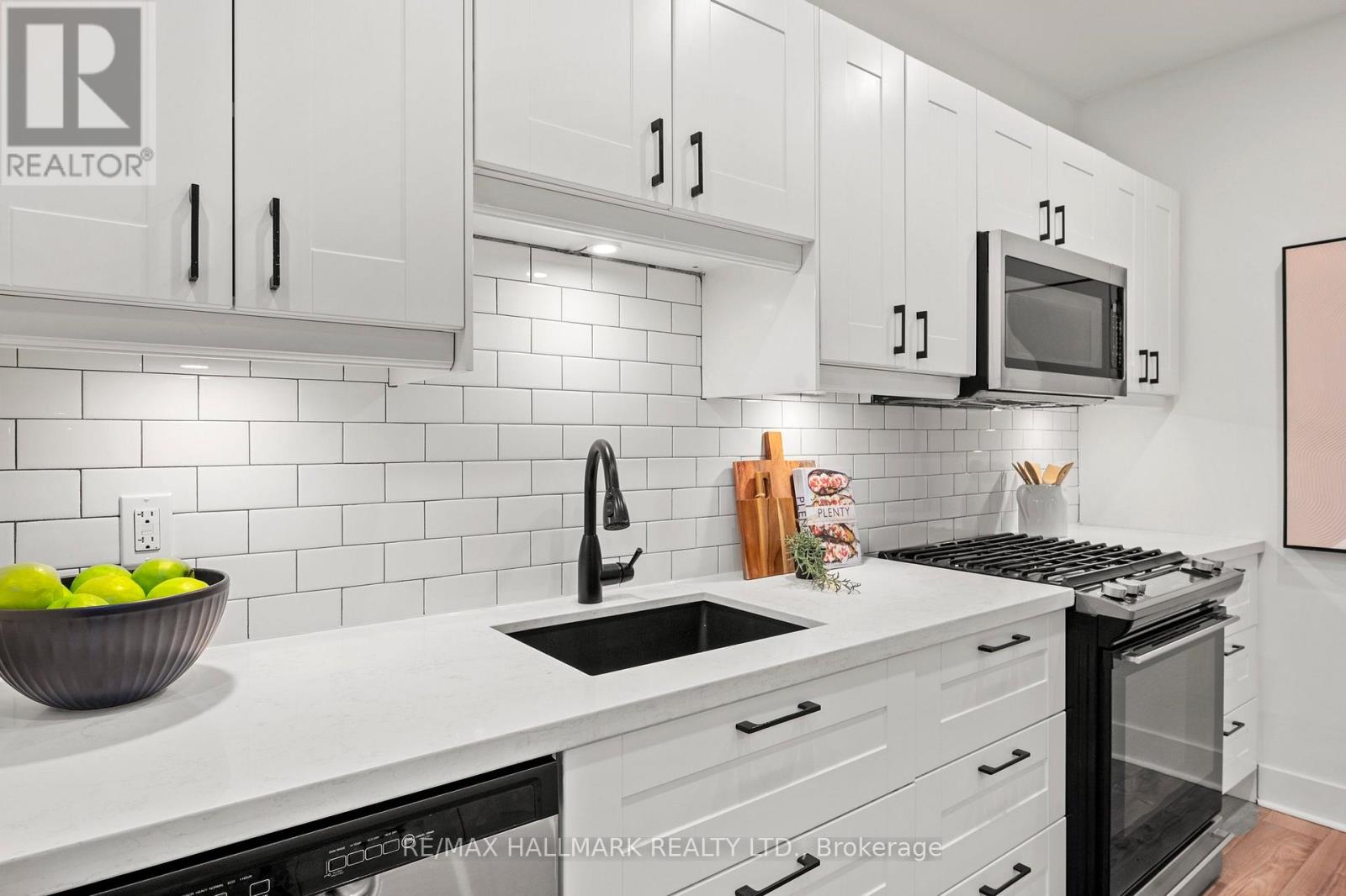 327 Kenilworth Avenue, Toronto (The Beaches), Ontario  M4L 3S9 - Photo 7 - E12146376