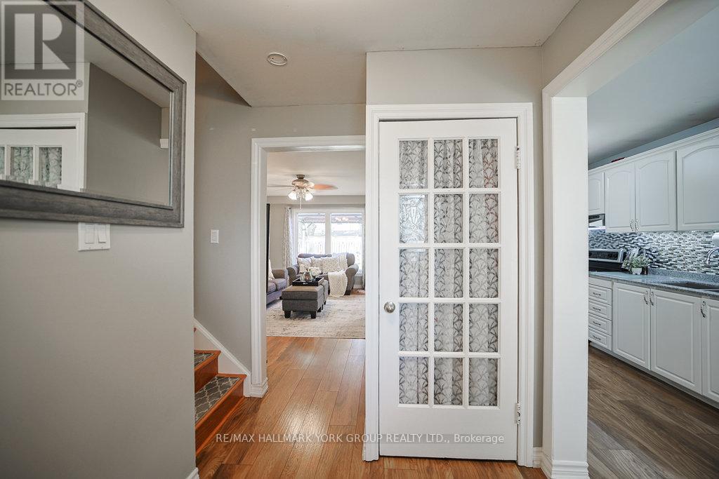 659 Gibson Court, Newmarket (Huron Heights-Leslie Valley), Ontario  L3Y 4Z5 - Photo 15 - N12146361