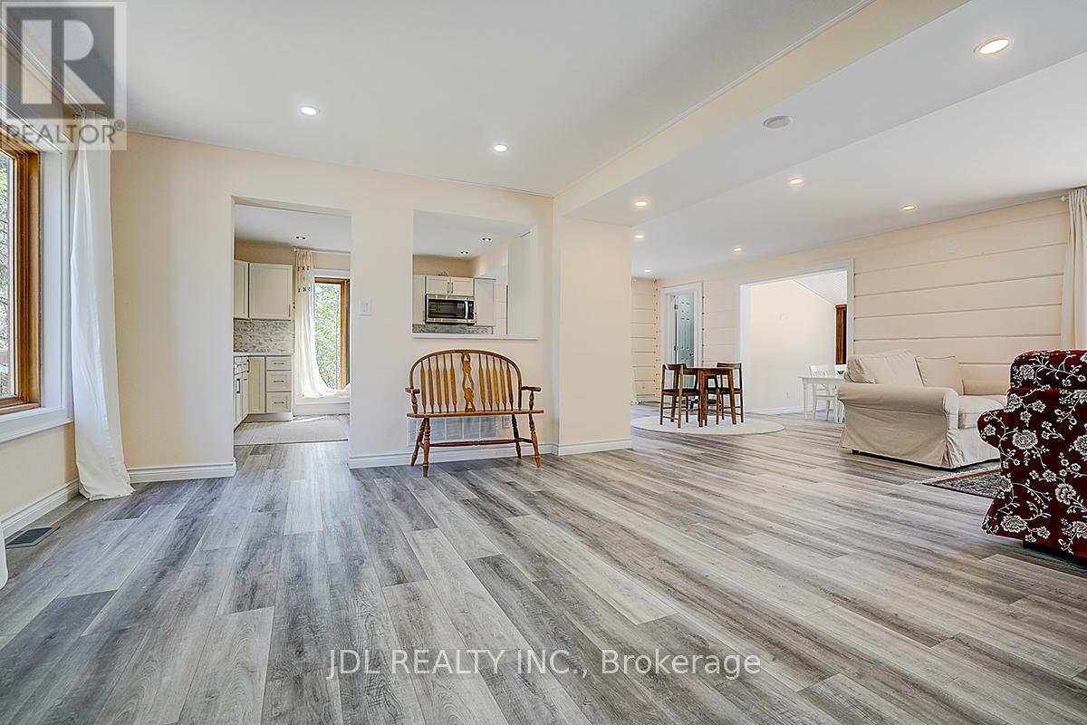 646 Oxbow Park Drive, Wasaga Beach, Ontario  L9Z 2V2 - Photo 6 - S12146335