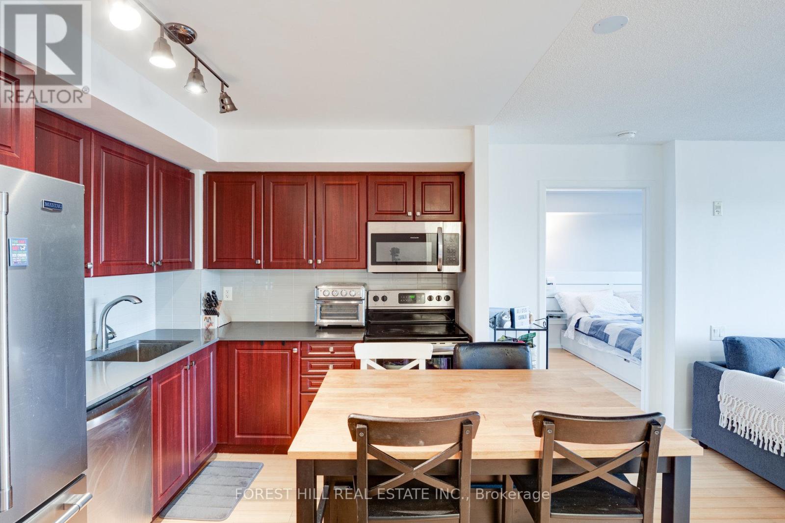 301 - 1040 The Queensway Avenue, Toronto, Ontario  M8Z 0A7 - Photo 6 - W12146319