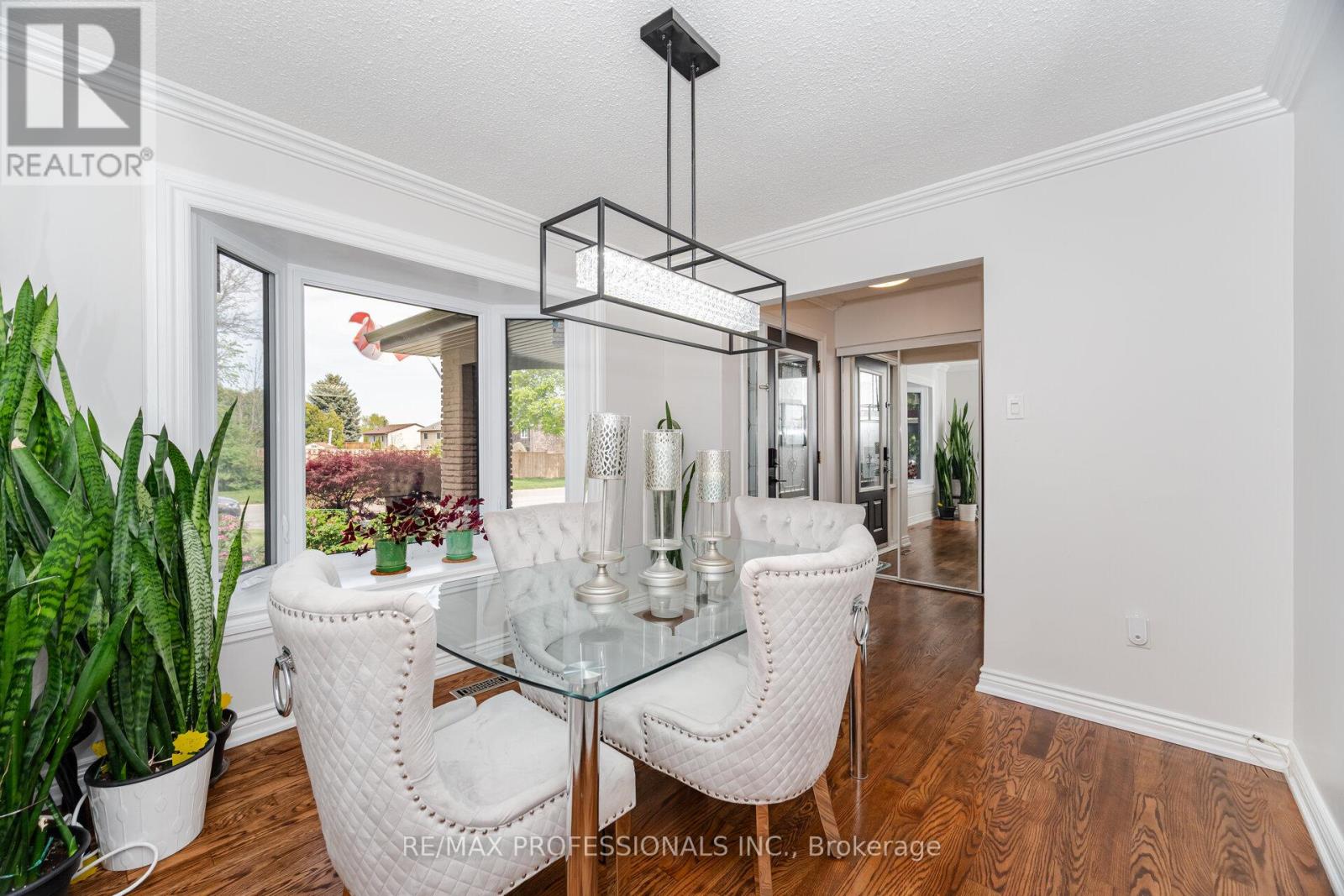 52 Lorraine Crescent, Brampton, Ontario  L6S 2R7 - Photo 7 - W12146347