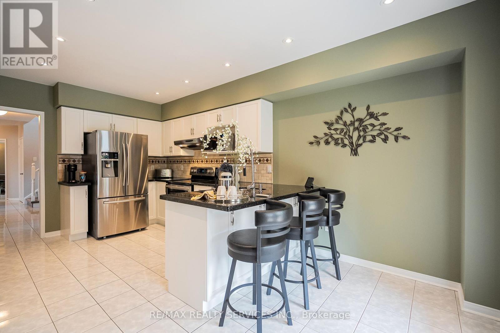 45 Culture Crescent, Brampton, Ontario  L6X 4X8 - Photo 10 - W12146359
