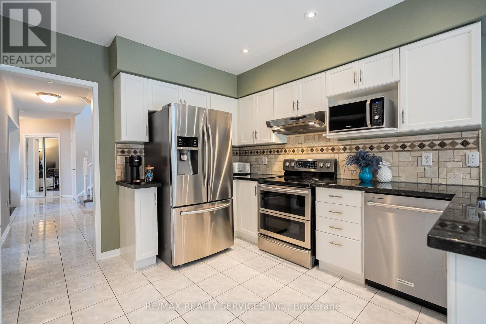 45 Culture Crescent, Brampton, Ontario  L6X 4X8 - Photo 11 - W12146359