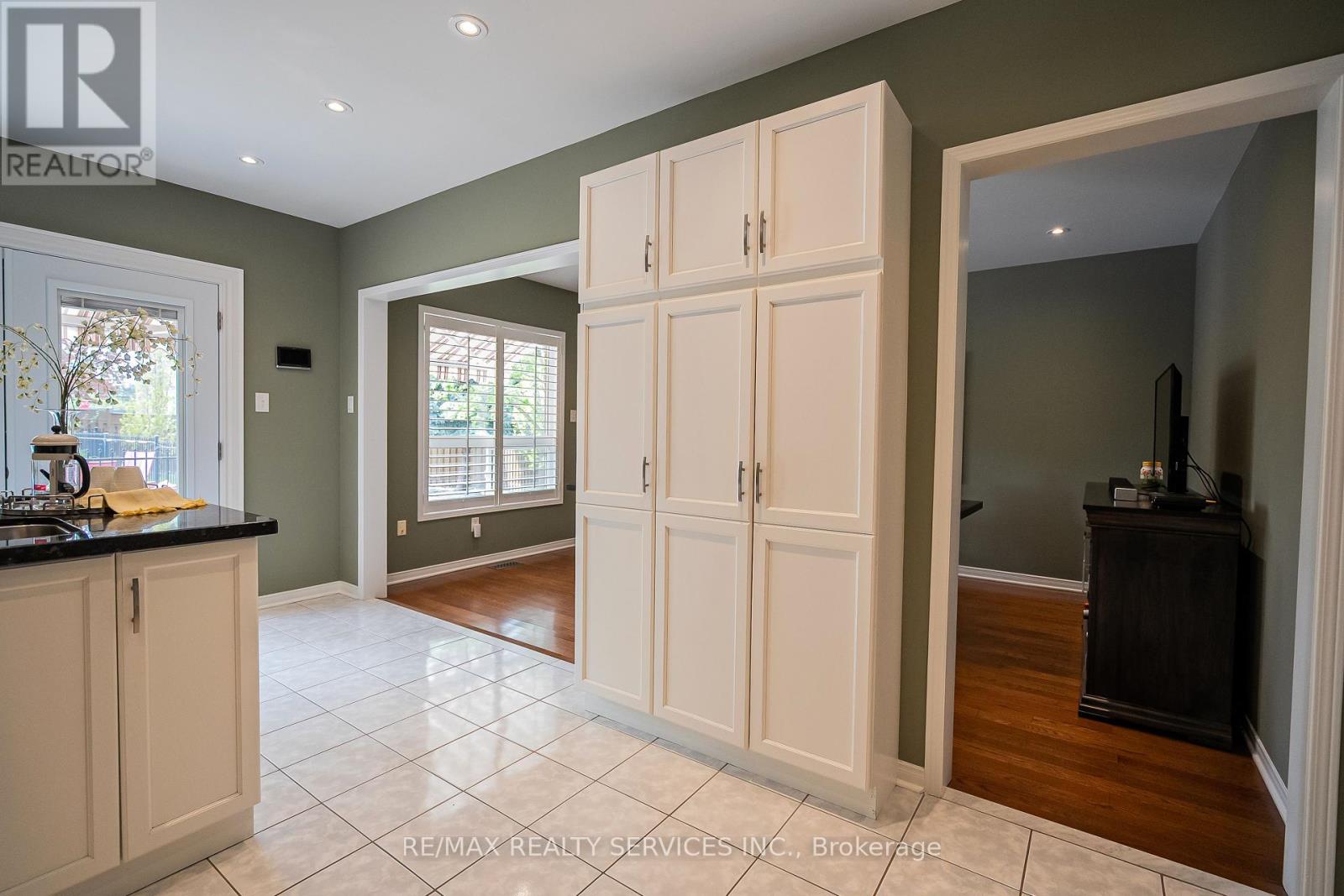 45 Culture Crescent, Brampton, Ontario  L6X 4X8 - Photo 12 - W12146359