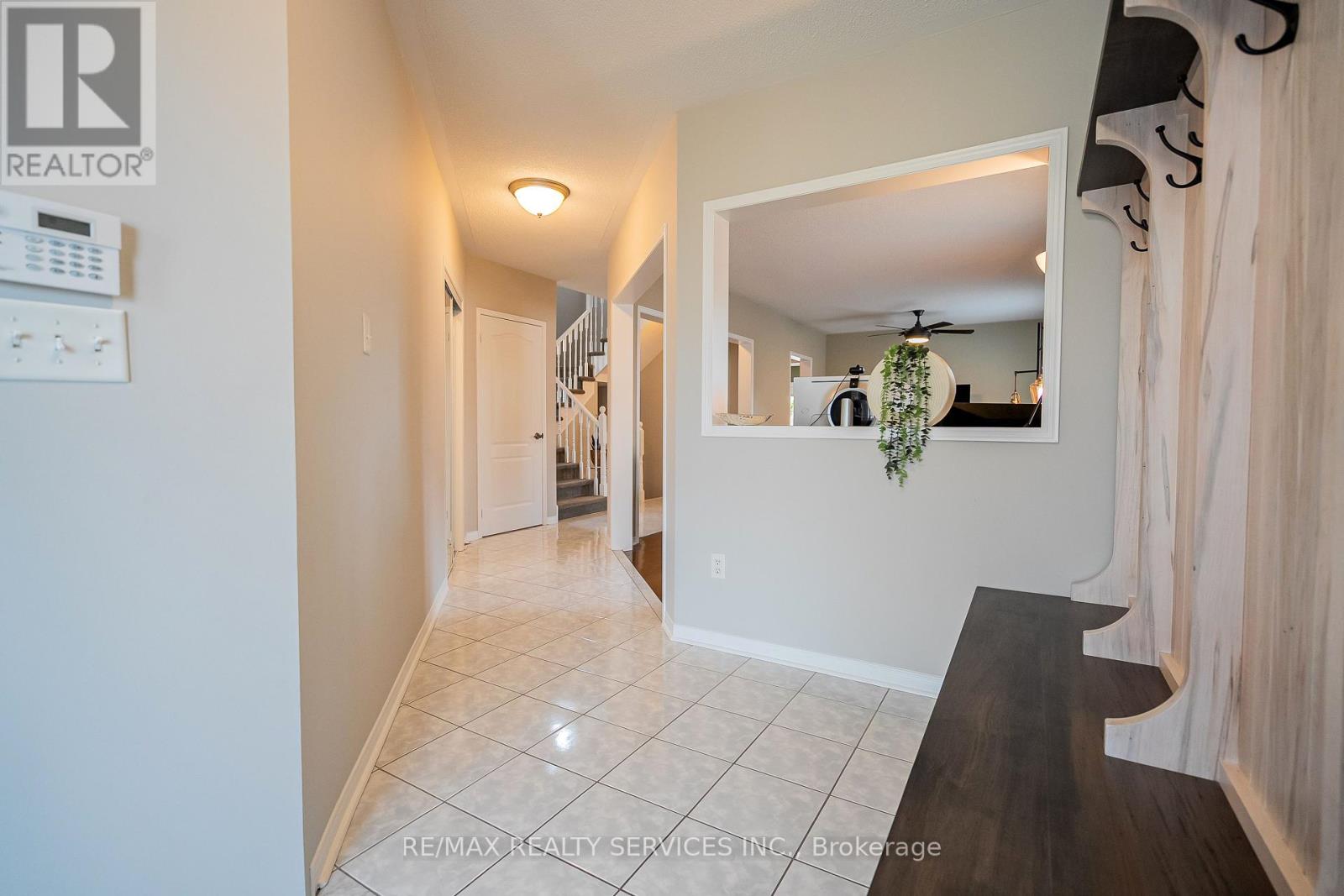 45 Culture Crescent, Brampton, Ontario  L6X 4X8 - Photo 4 - W12146359