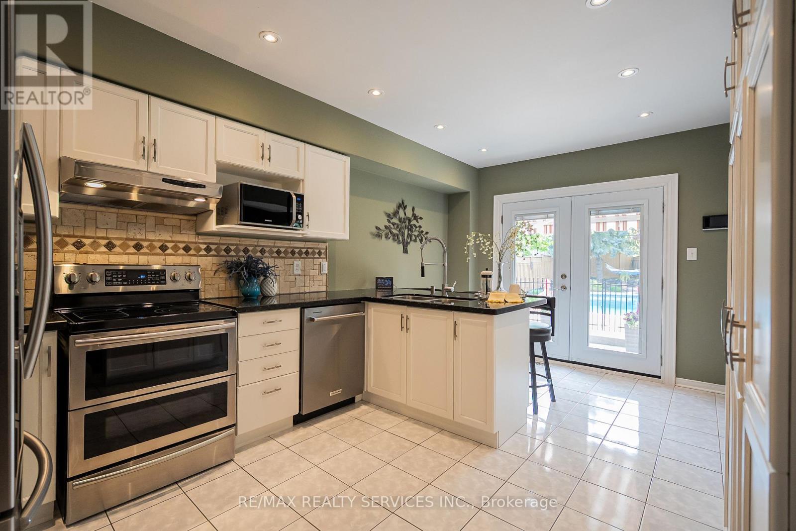 45 Culture Crescent, Brampton, Ontario  L6X 4X8 - Photo 9 - W12146359