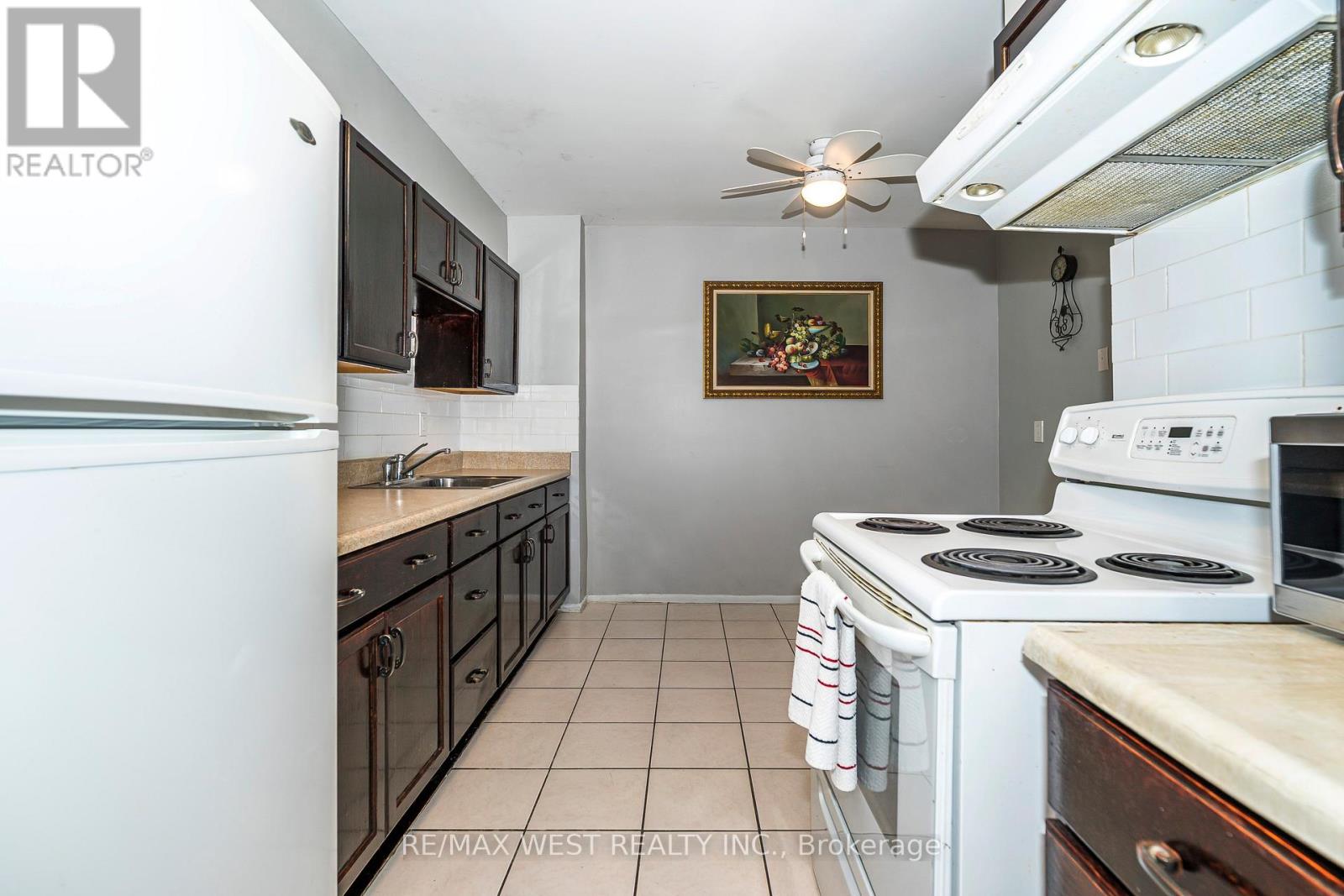 1908 - 85 Emmett Avenue, Toronto, Ontario  M6M 5A2 - Photo 7 - W12146379