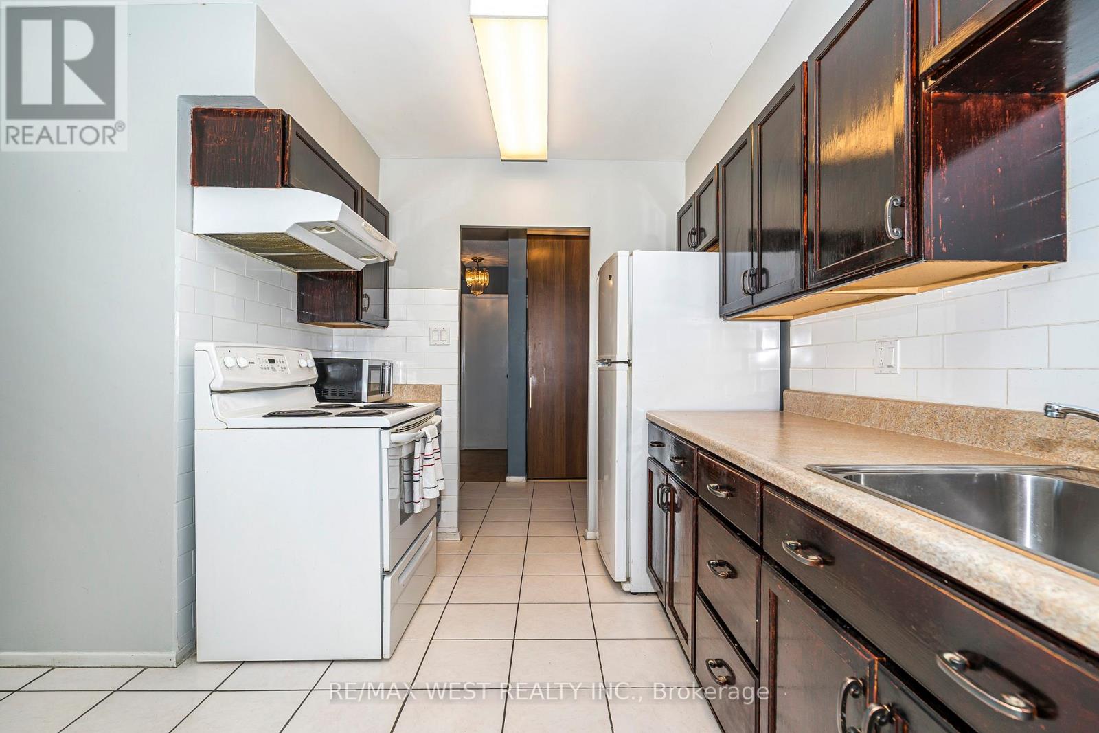 1908 - 85 Emmett Avenue, Toronto, Ontario  M6M 5A2 - Photo 9 - W12146379